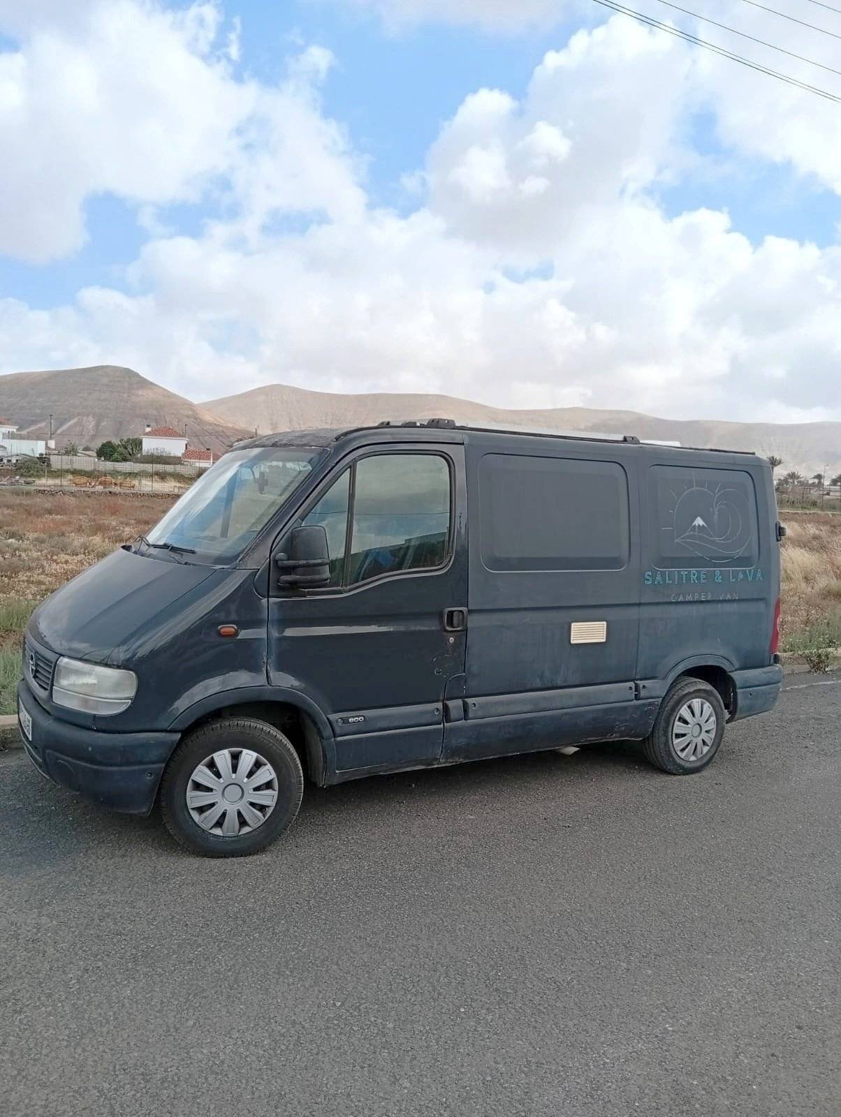 Vista de 3/4 Opel Movano - Yescapa