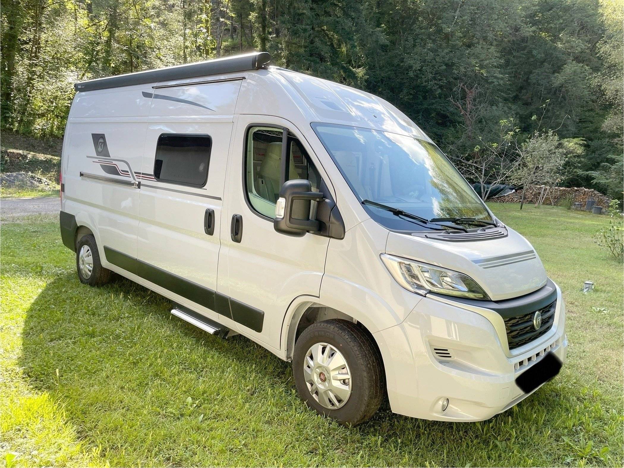 Vista frontale a ¾ Fiat - Yescapa
