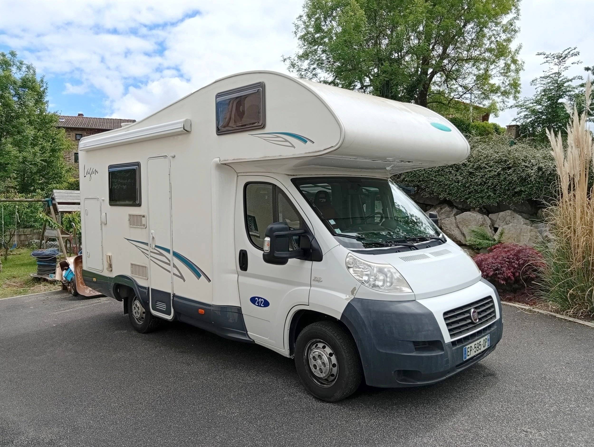 Vista del vehicle angle davanter Fiat Ducato 2,3 l Multijet 130 ch. - Yescapa