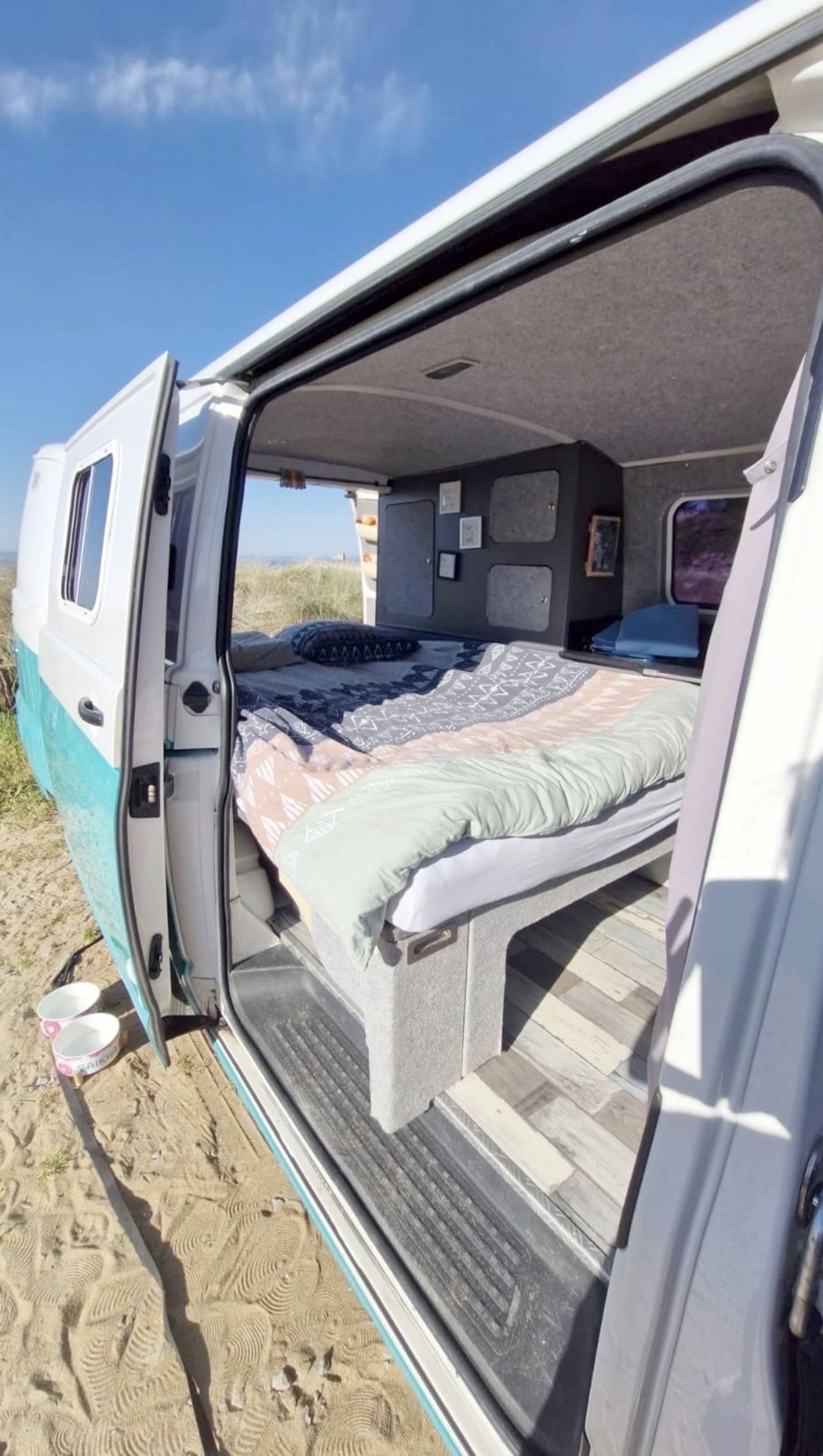 Schlafplätze Volkswagen T5 2,0 l 84 ch - Yescapa
