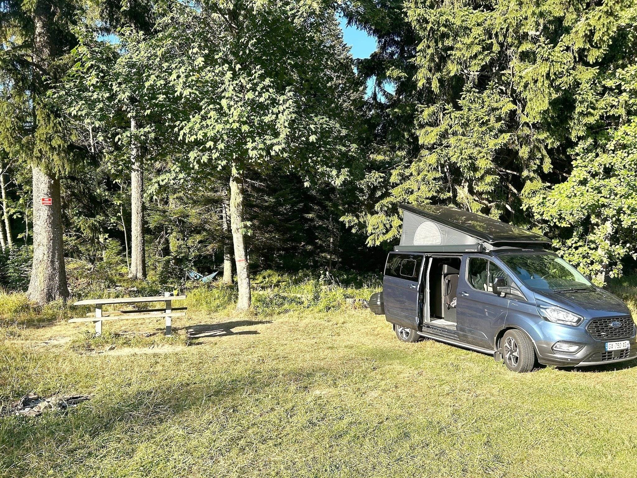 Vista frontale a ¾ Ford Ford Transit Custom Nugget L1H1 170 CV automatique - Yescapa