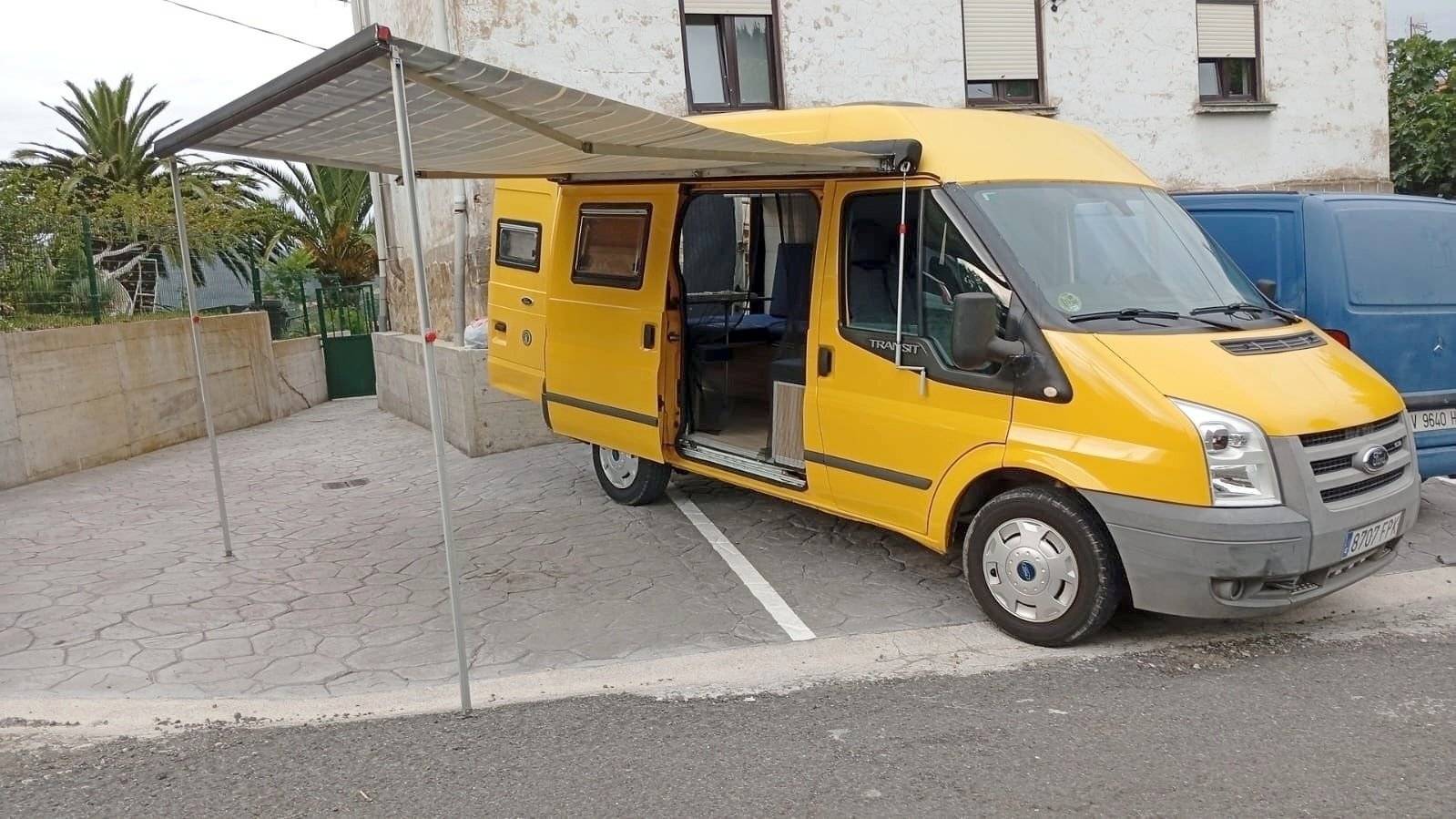 Plazas en cama Ford Transit 2,0 l 115 ch - Yescapa