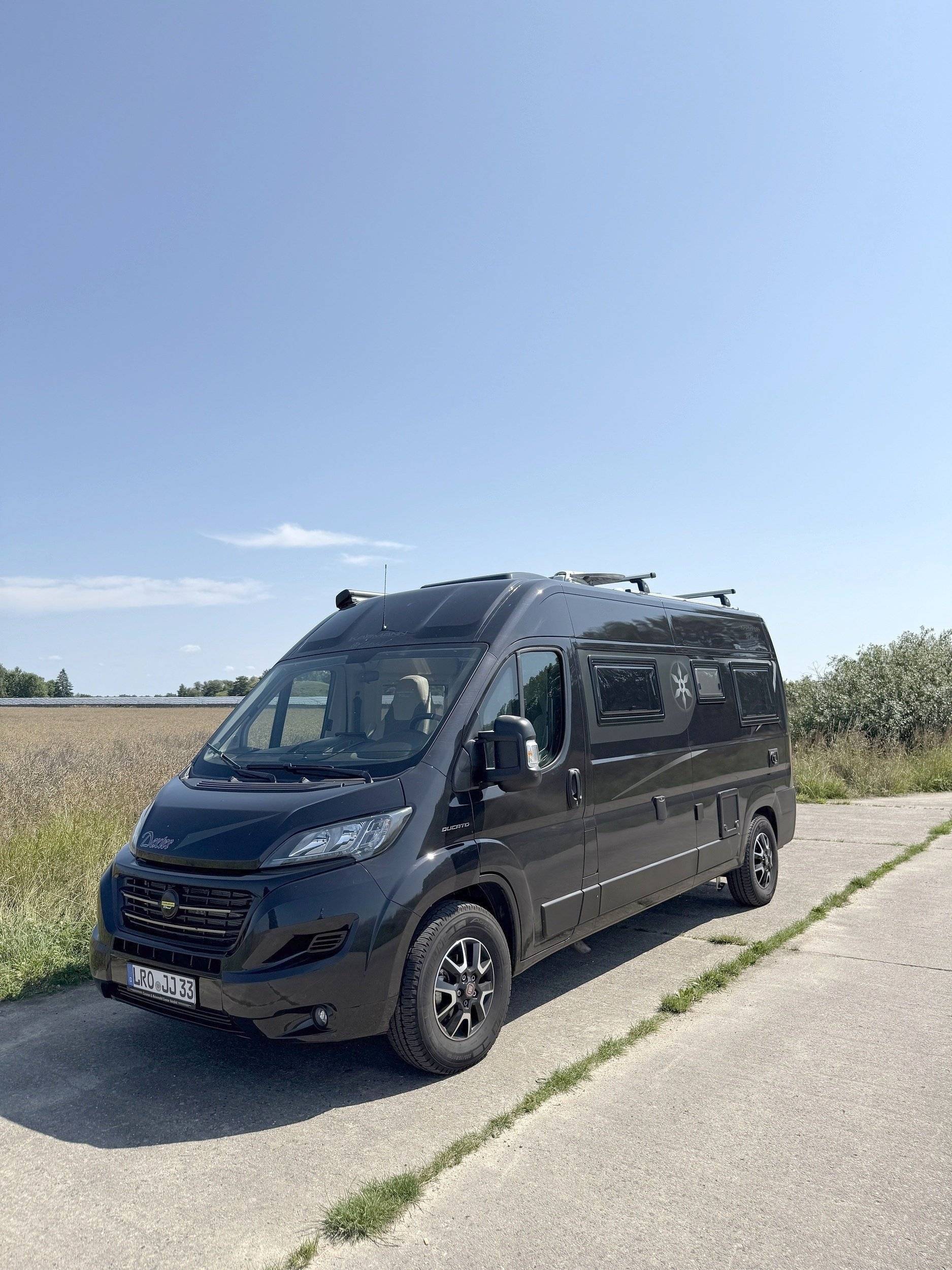 Front view from 3/4 Fiat Fiat Ducato Dexter Karmann - Yescapa