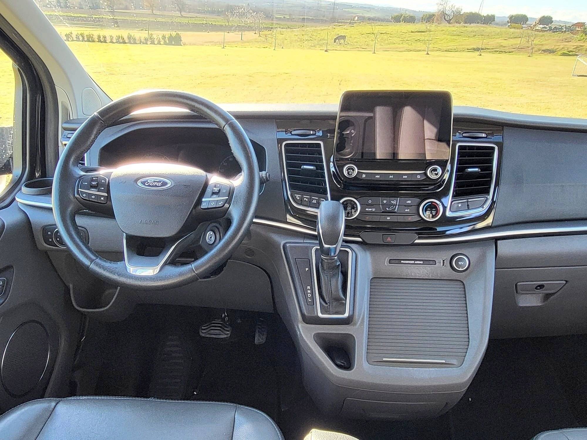 Driver's compartment Ford Tourneo Custom - Yescapa