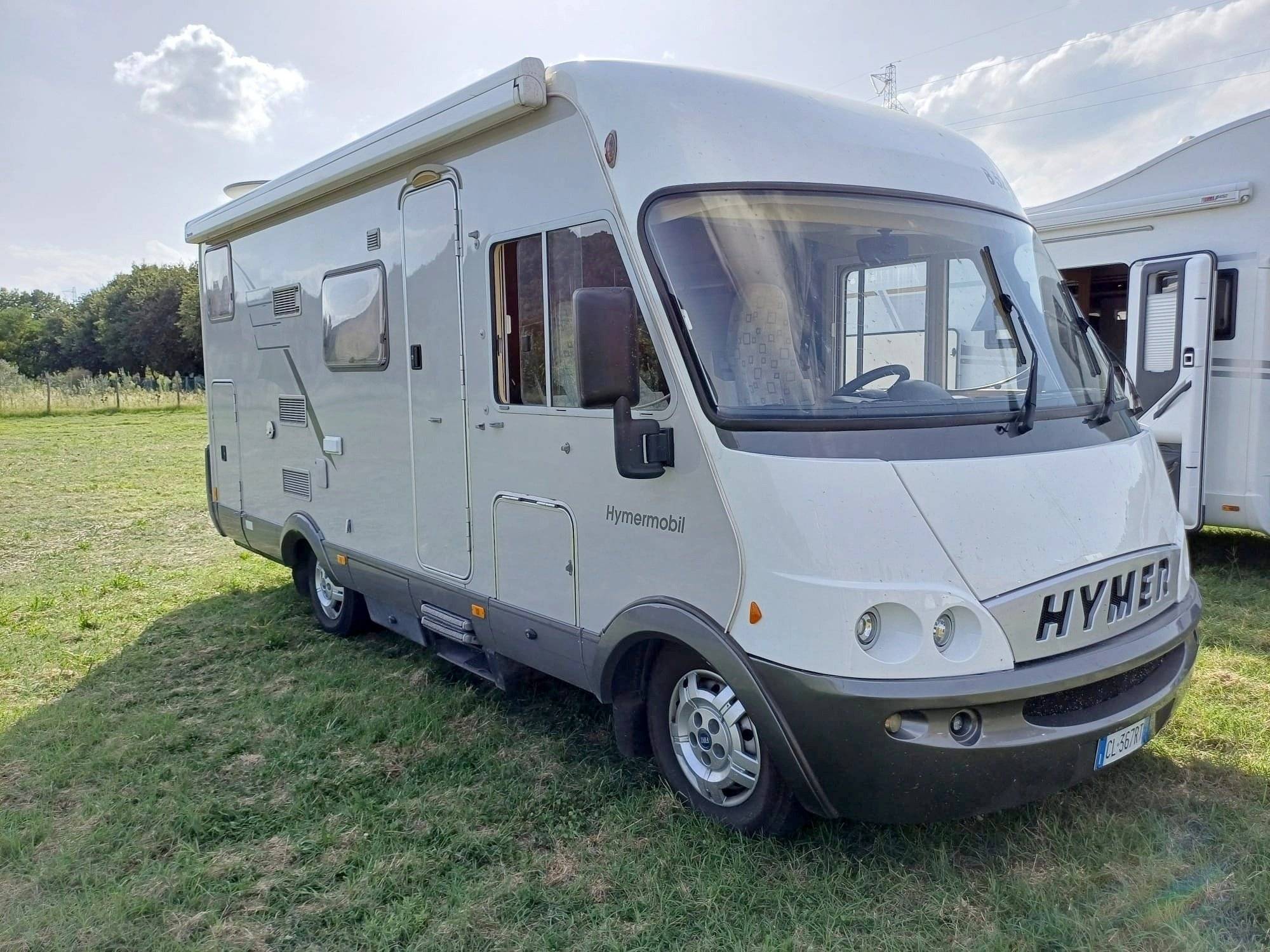 Vista frontale a ¾ Fiat - Yescapa