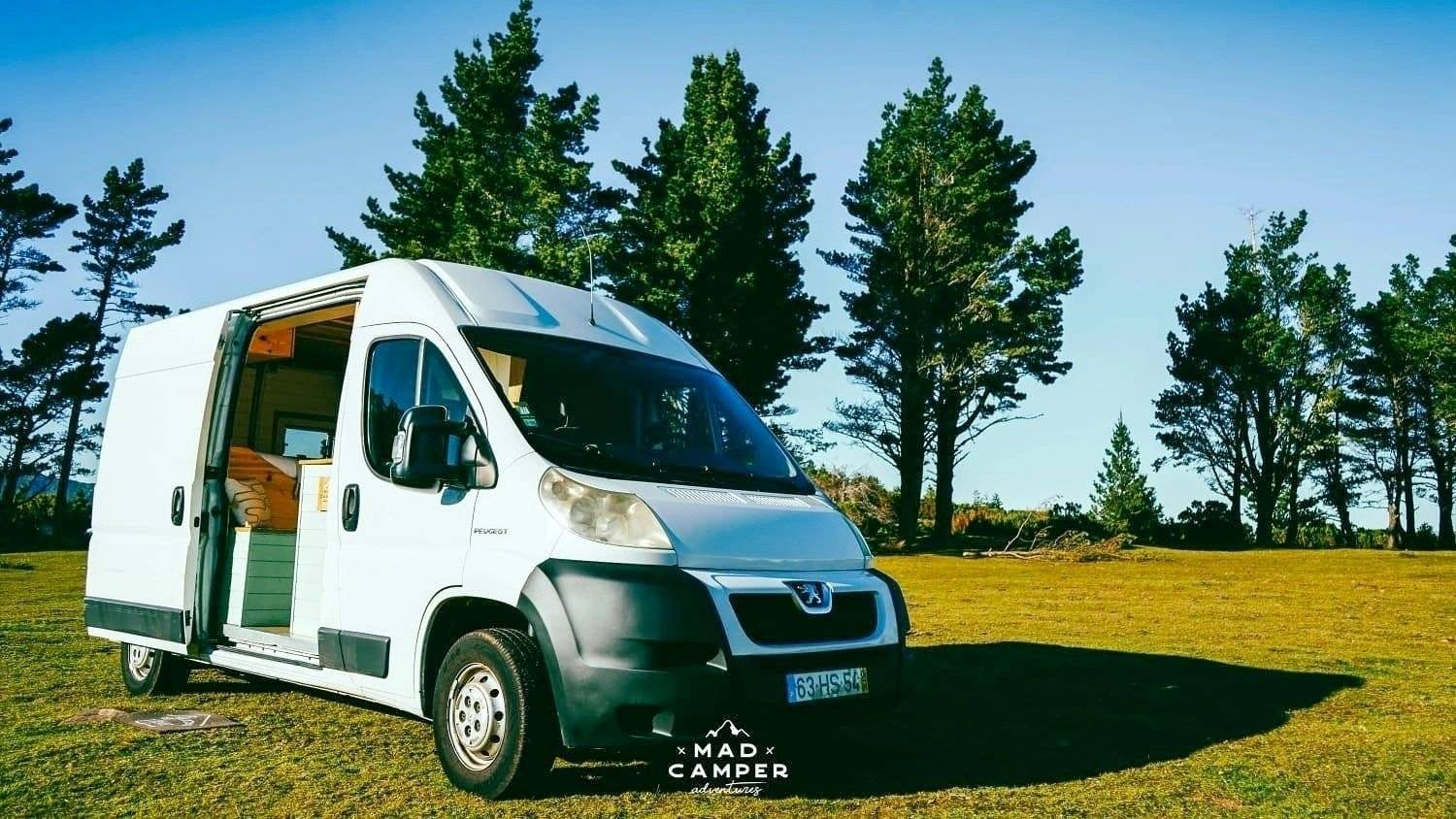 schräge Vorderansicht Peugeot Boxer - Yescapa