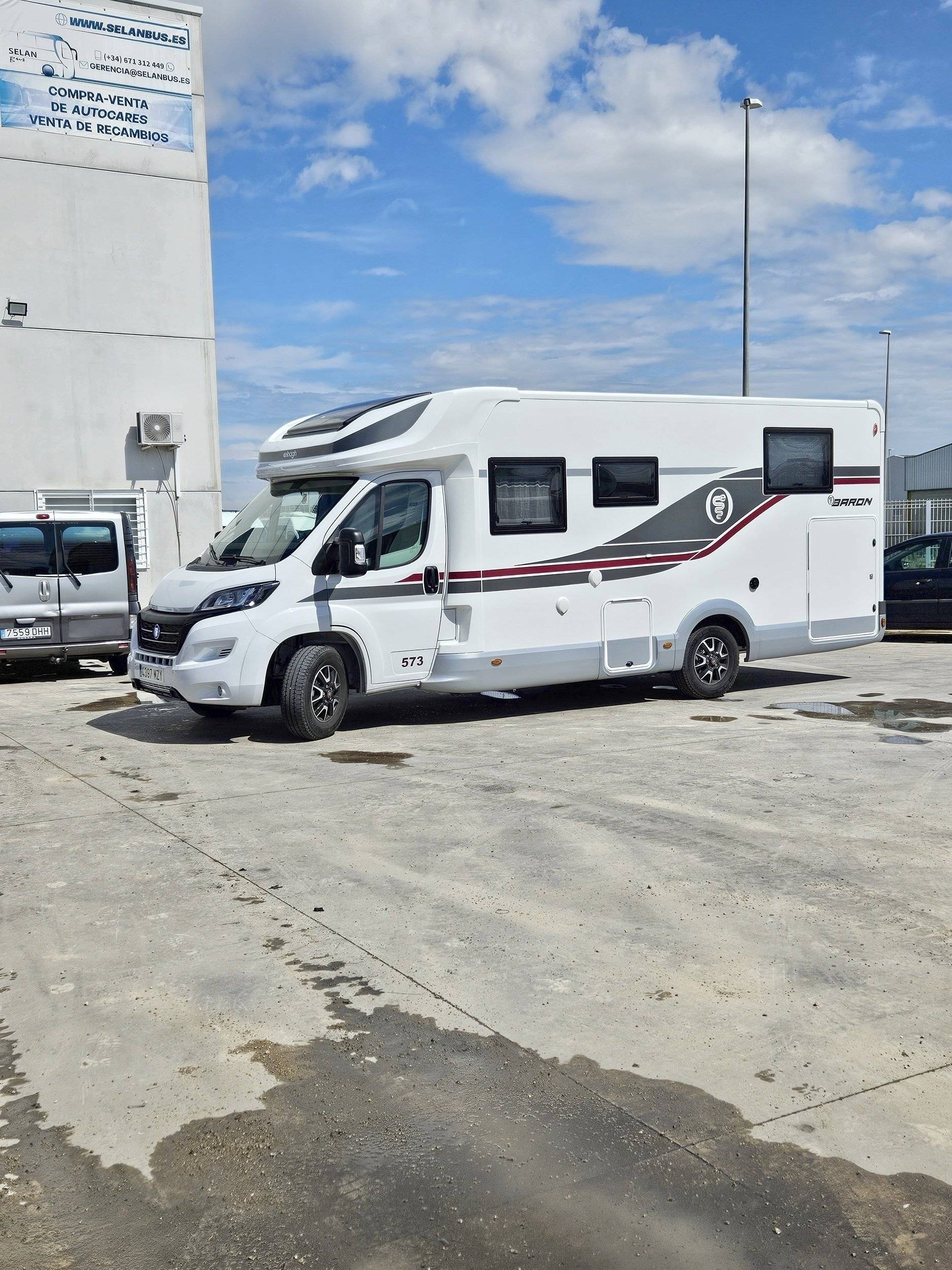 Vista del vehicle angle davanter  - Yescapa