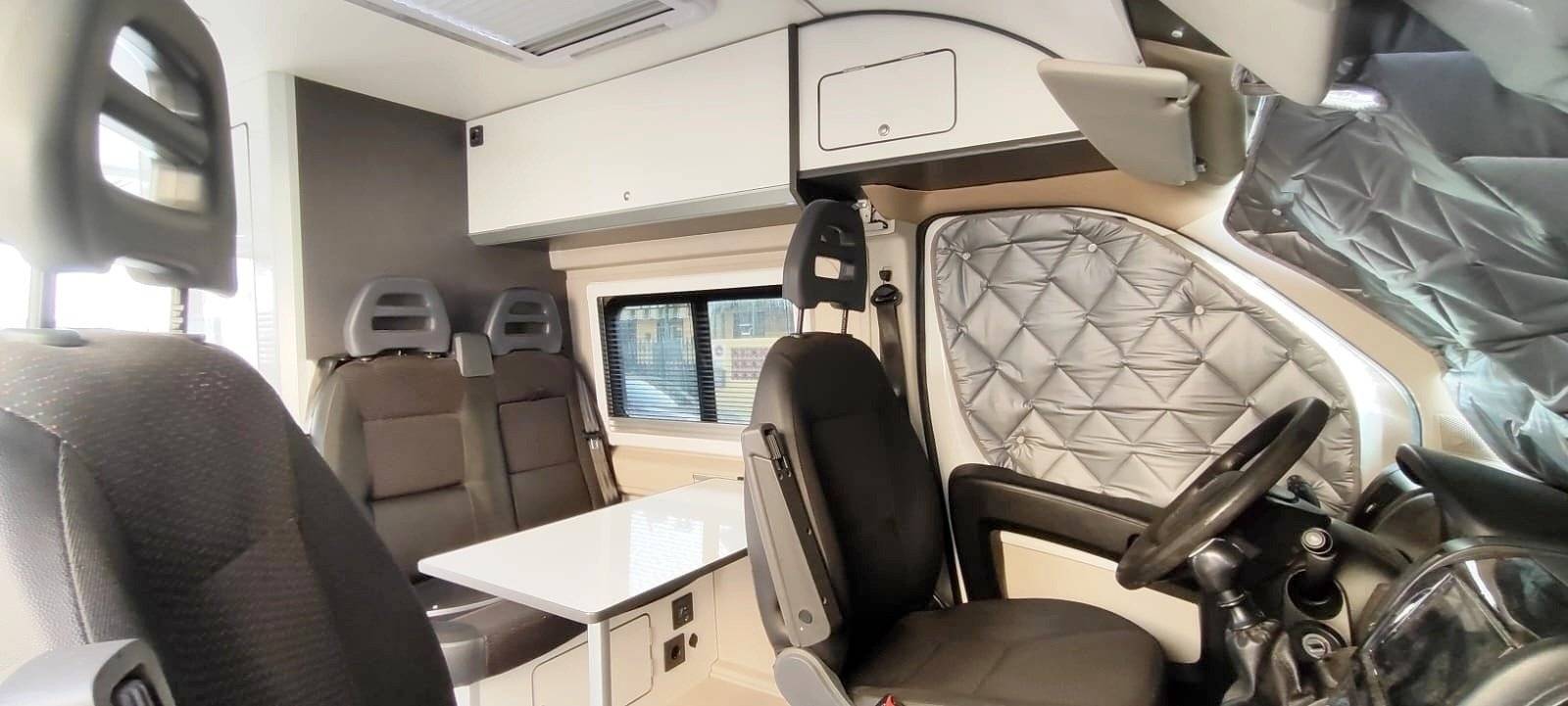 Área de jantar Peugeot - Yescapa