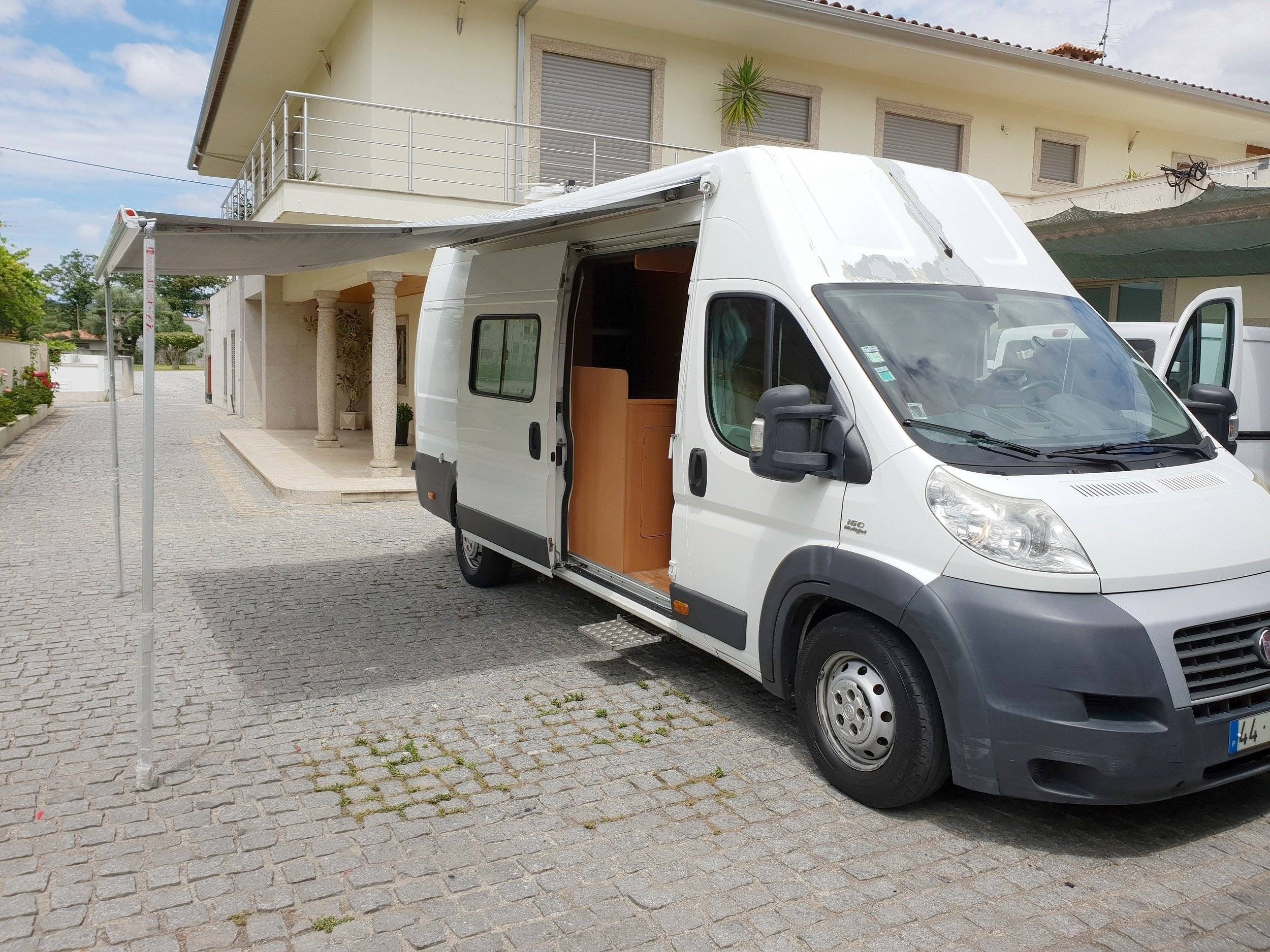 Vista frontale a ¾ Fiat - Yescapa