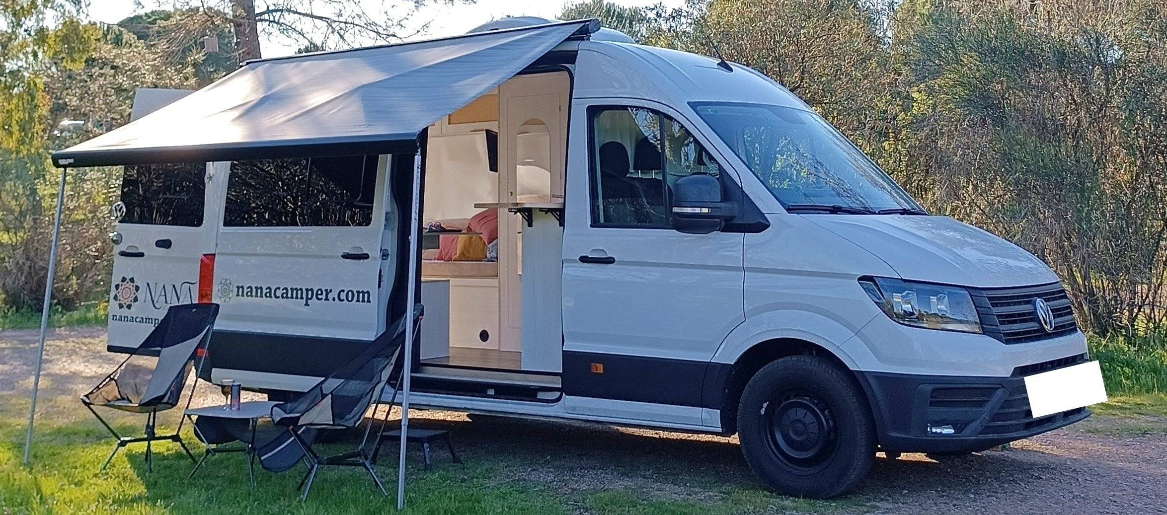 schräge Vorderansicht Volkswagen Crafter 2,0 l 140 - Yescapa