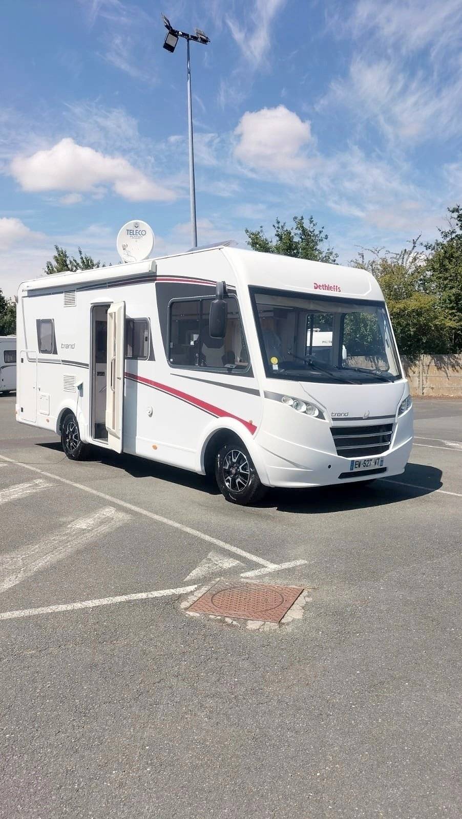 Vista del vehicle angle davanter Fiat Ducato 2,3 130 ch - Yescapa