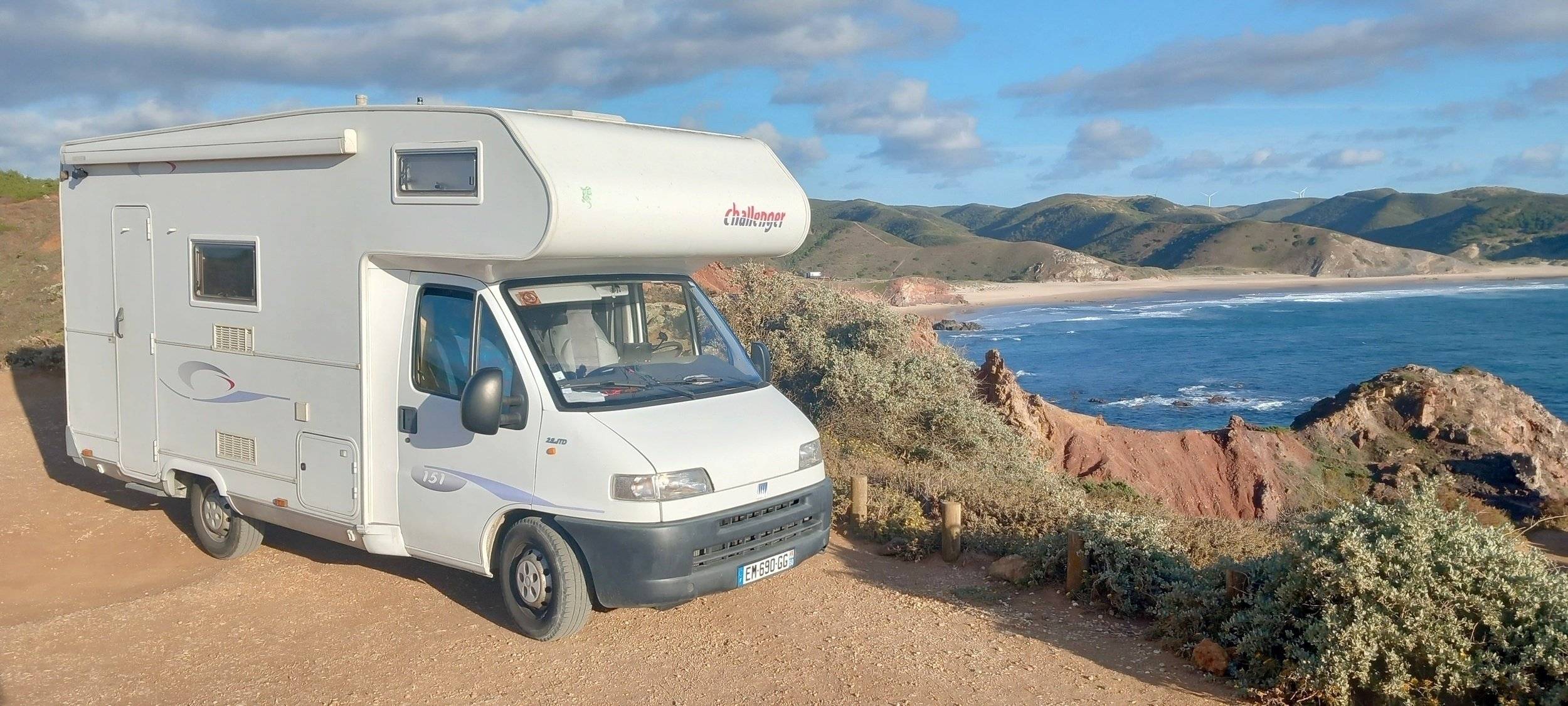 Front view from 3/4 Fiat Ducato 2.8 JTD - Yescapa