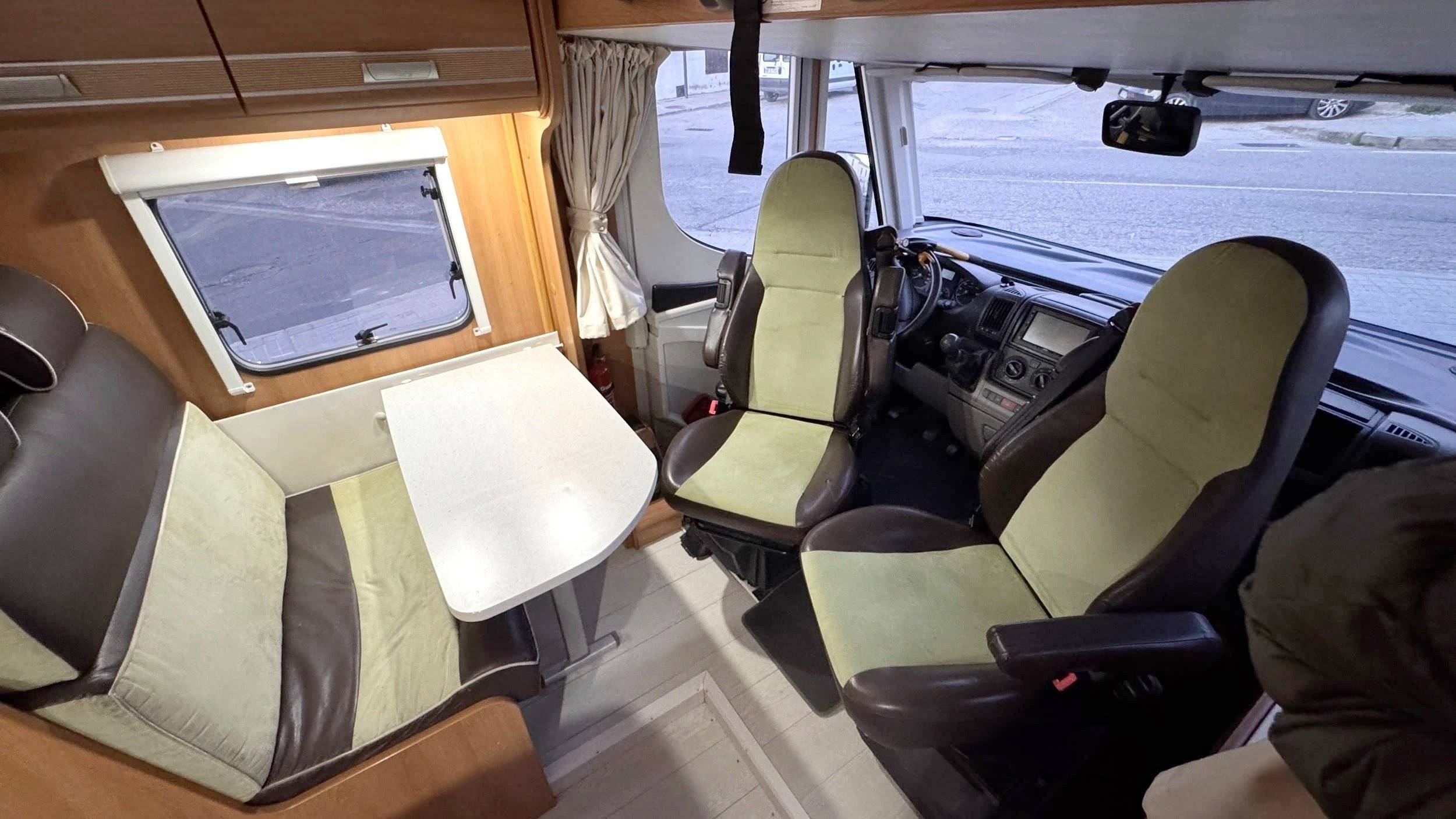 Dinette Fiat Ducato 2,3 l 130 ch - Yescapa
