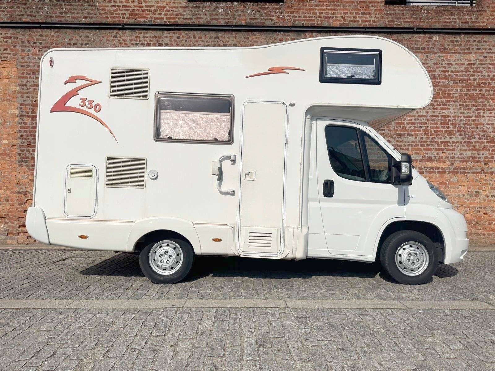 Front view from 3/4 Fiat - Yescapa