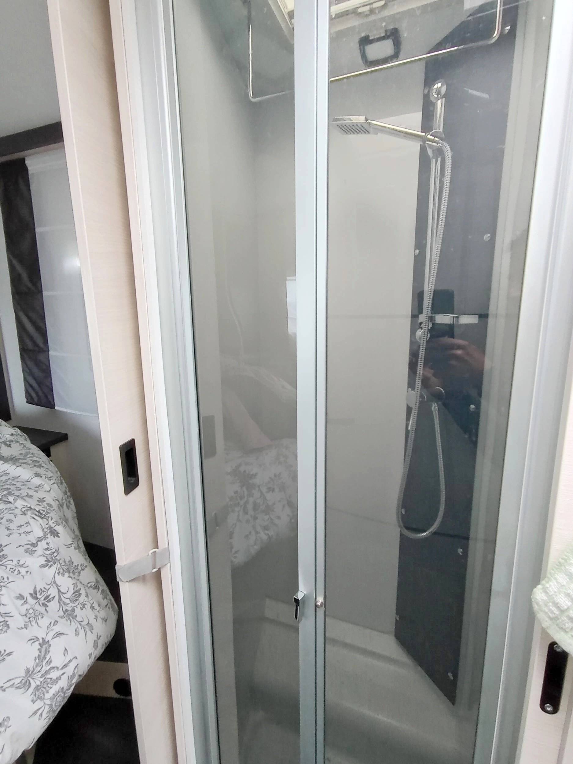 Challenger 328 VIP graphite