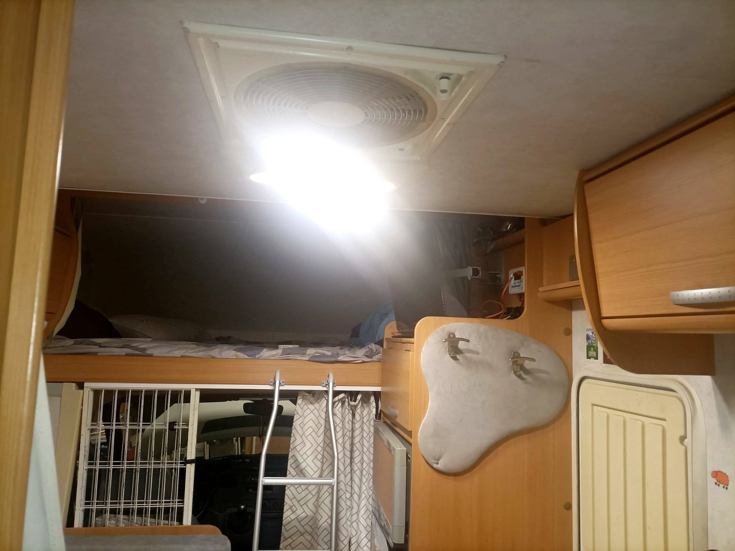 Berth Ford Transit 2,2 l 140 ch - Yescapa