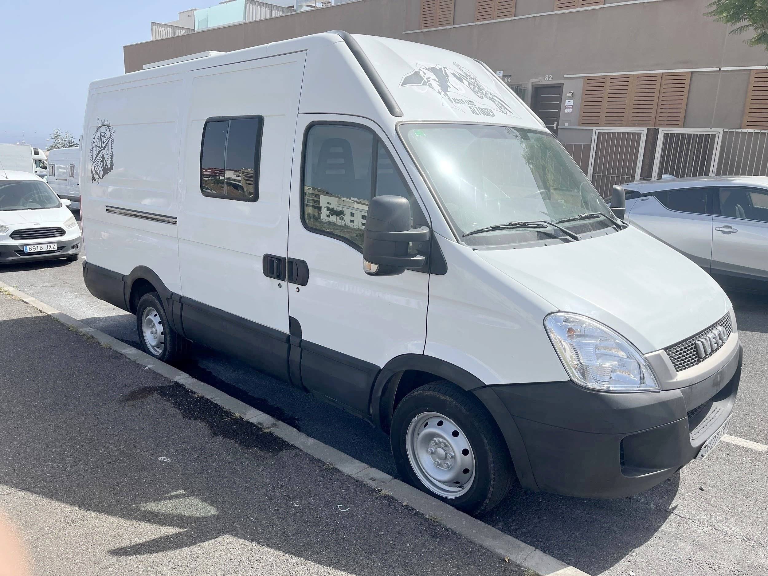 Front view from 3/4 Iveco Daily 2,3 HPI 136 ch. - Yescapa