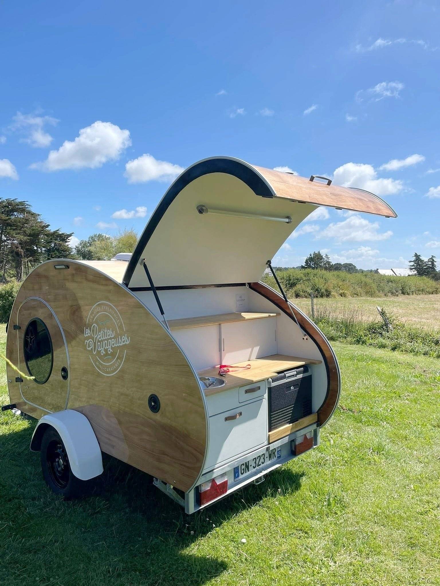 LES PETITES VOYAGEUSES 