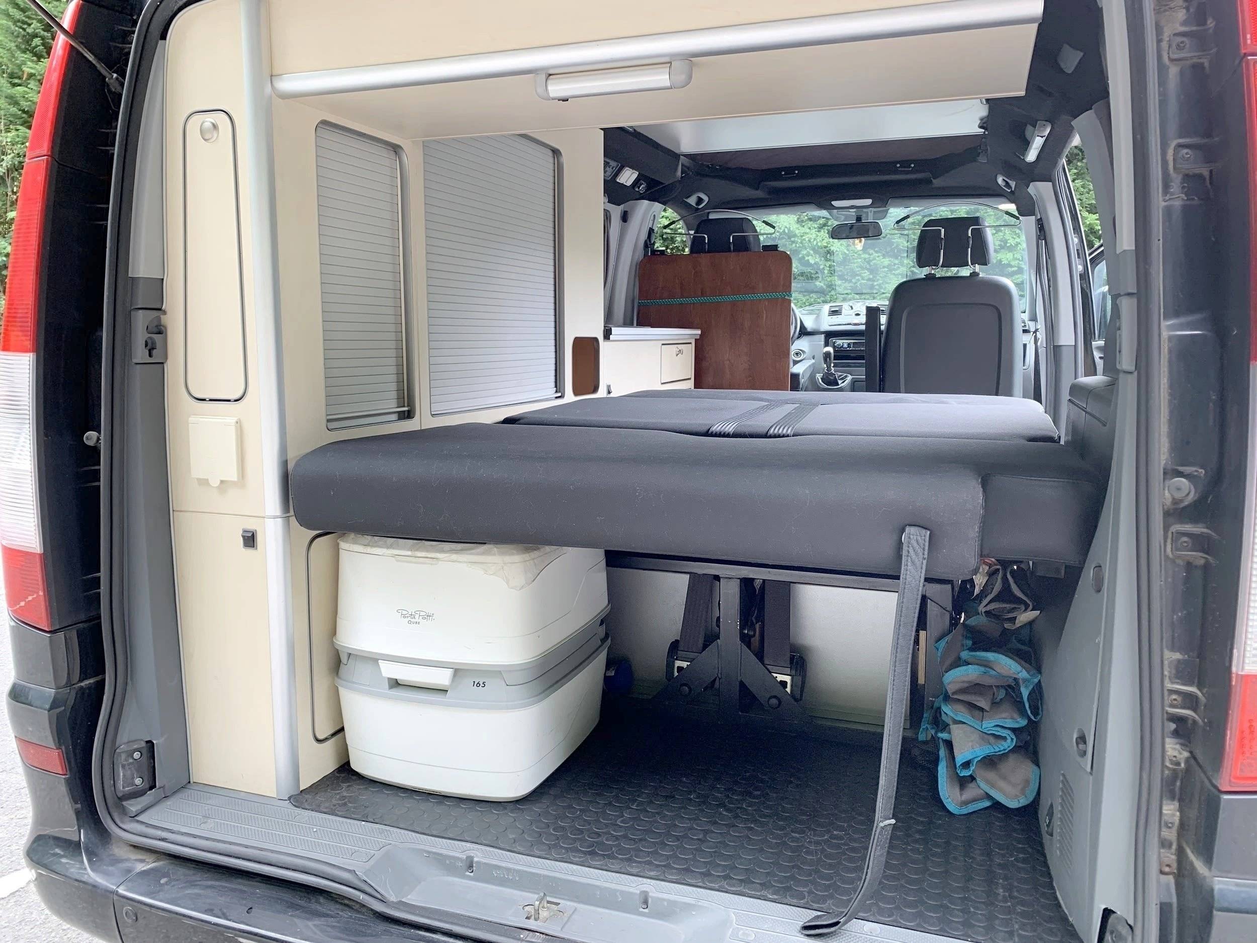 Berth Mercedes Vito 111 - Yescapa