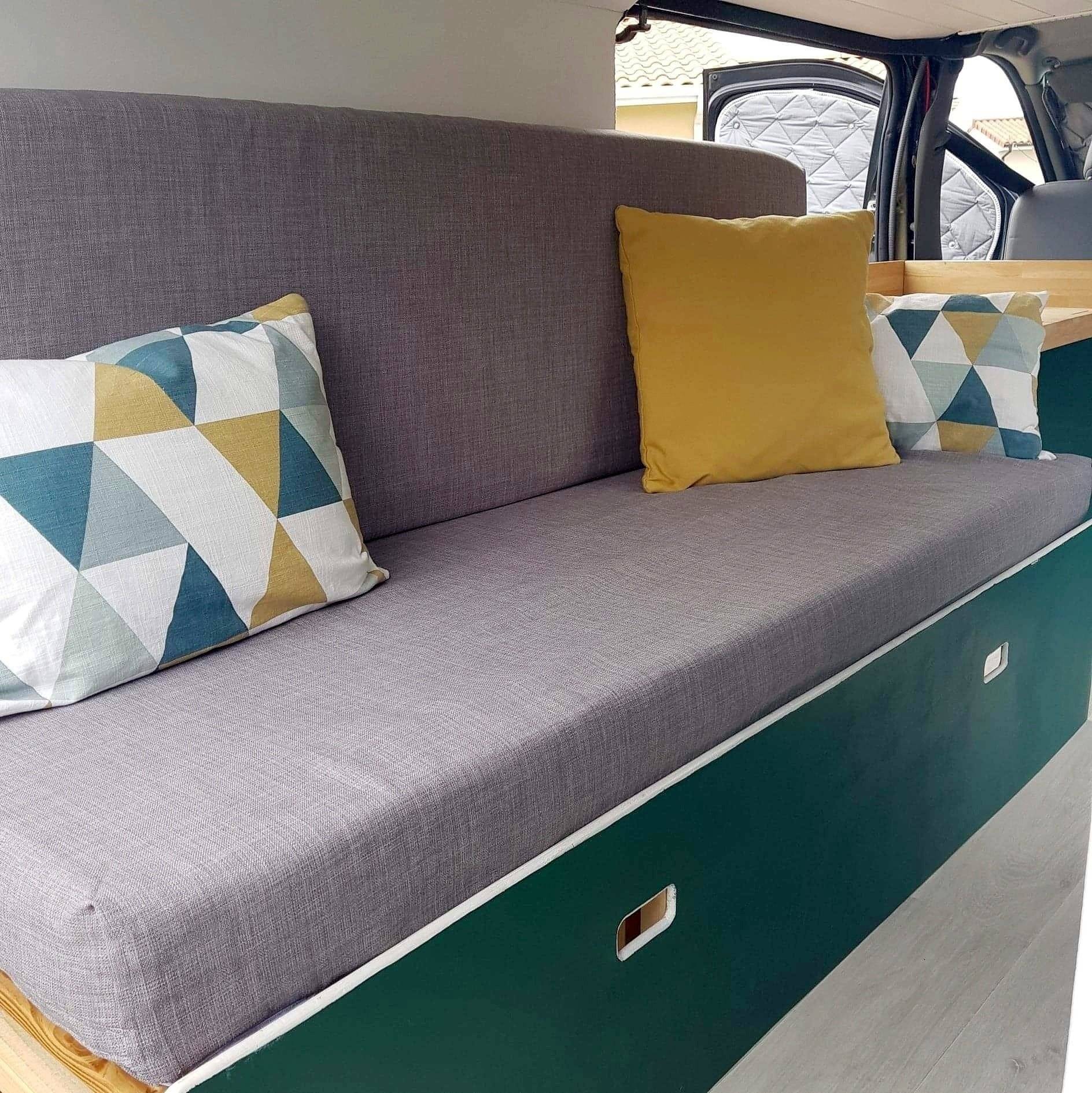 Dining Area Renault Trafic 2,5 l 150 ch - Yescapa