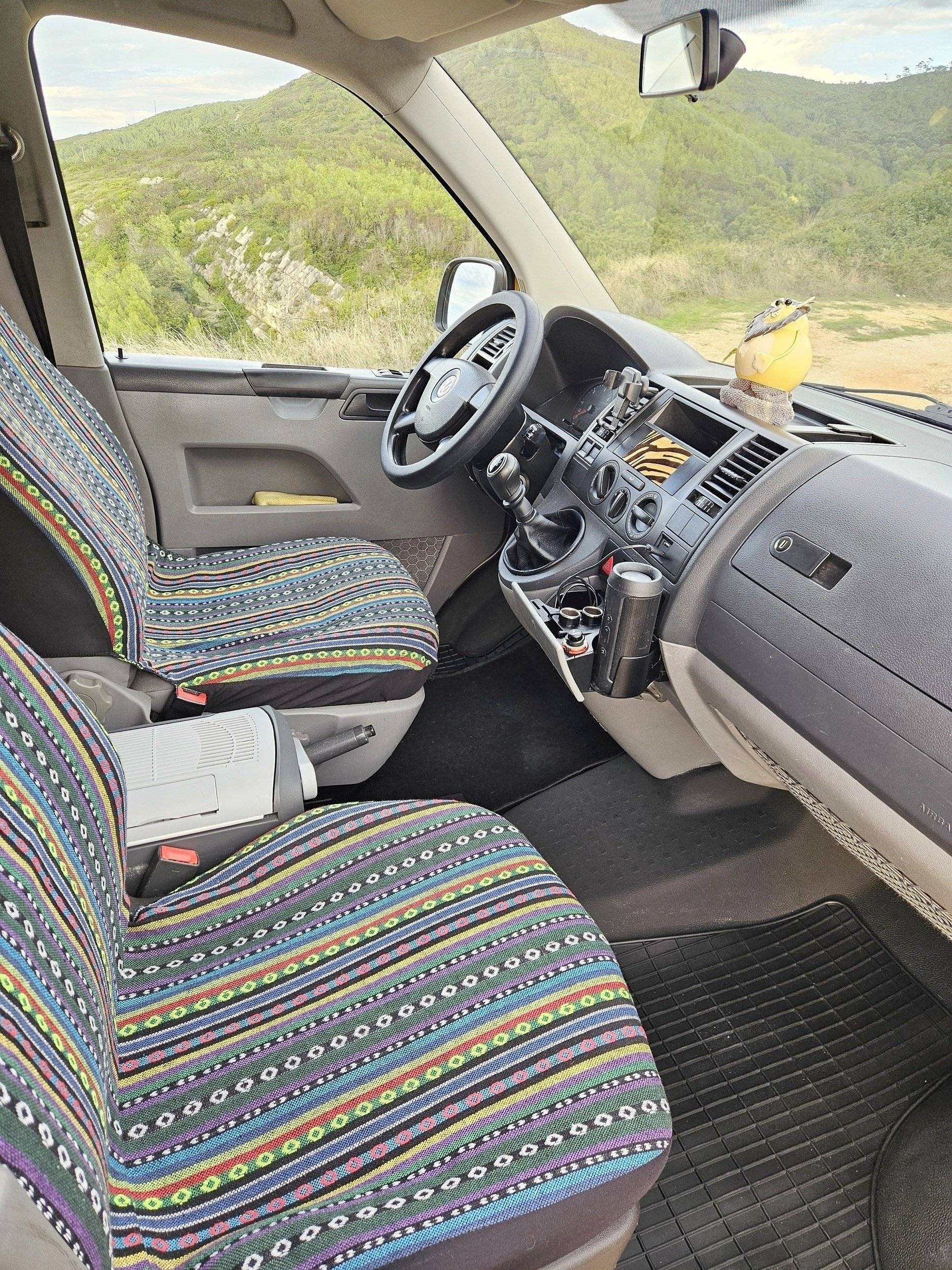 Fahrerbereich Volkswagen Transporter T5 1.9 TDI - Yescapa