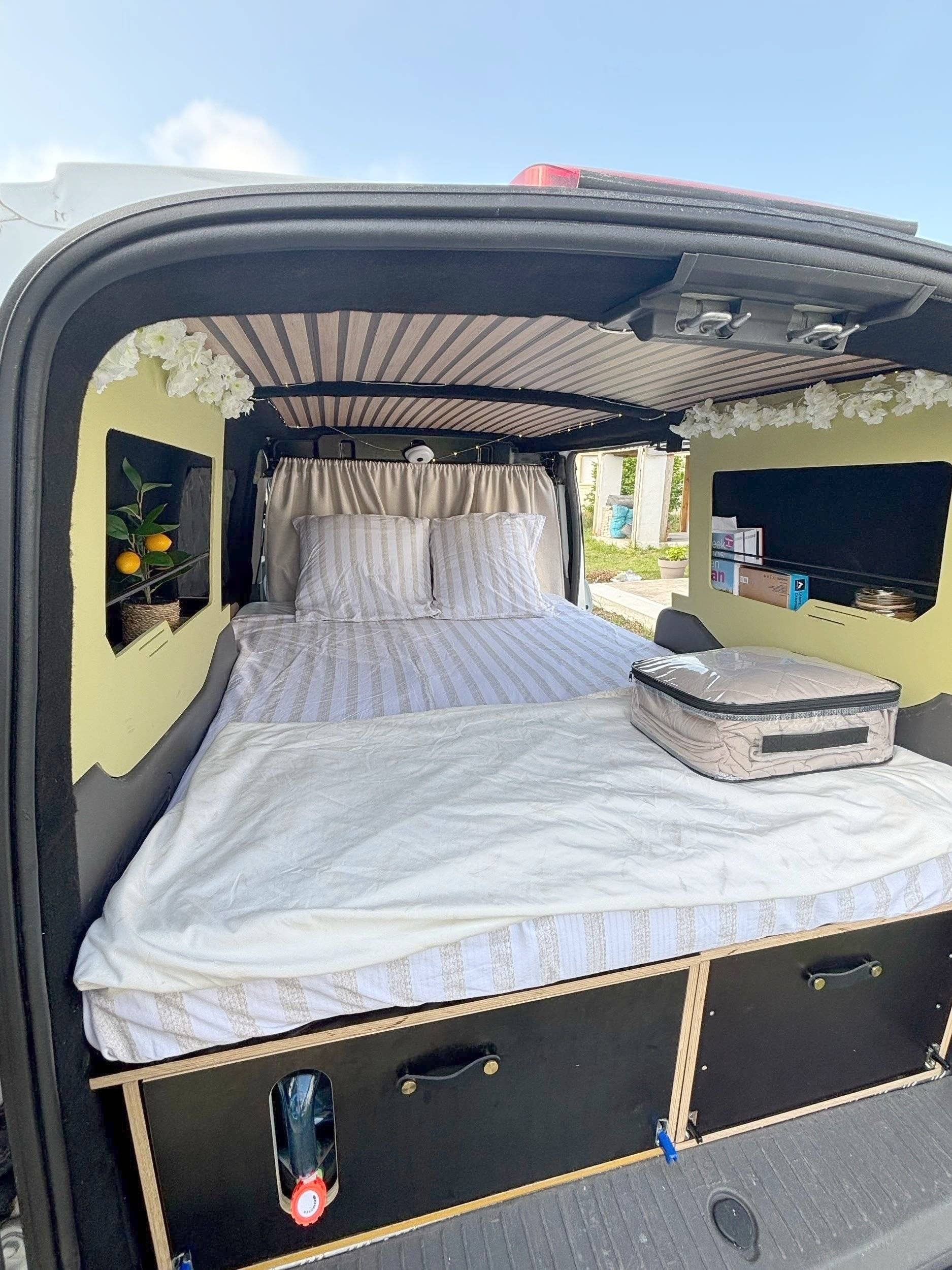 Plazas en cama Ford Ford Transit Connect - Yescapa