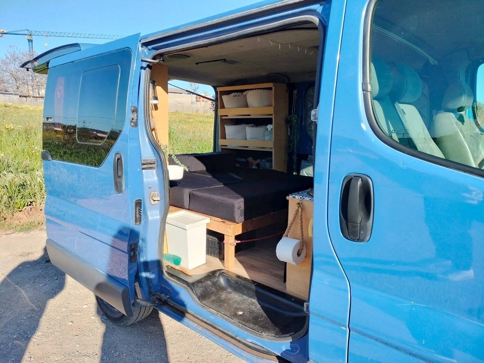 Vista de 3/4 Opel Vivaro - Yescapa