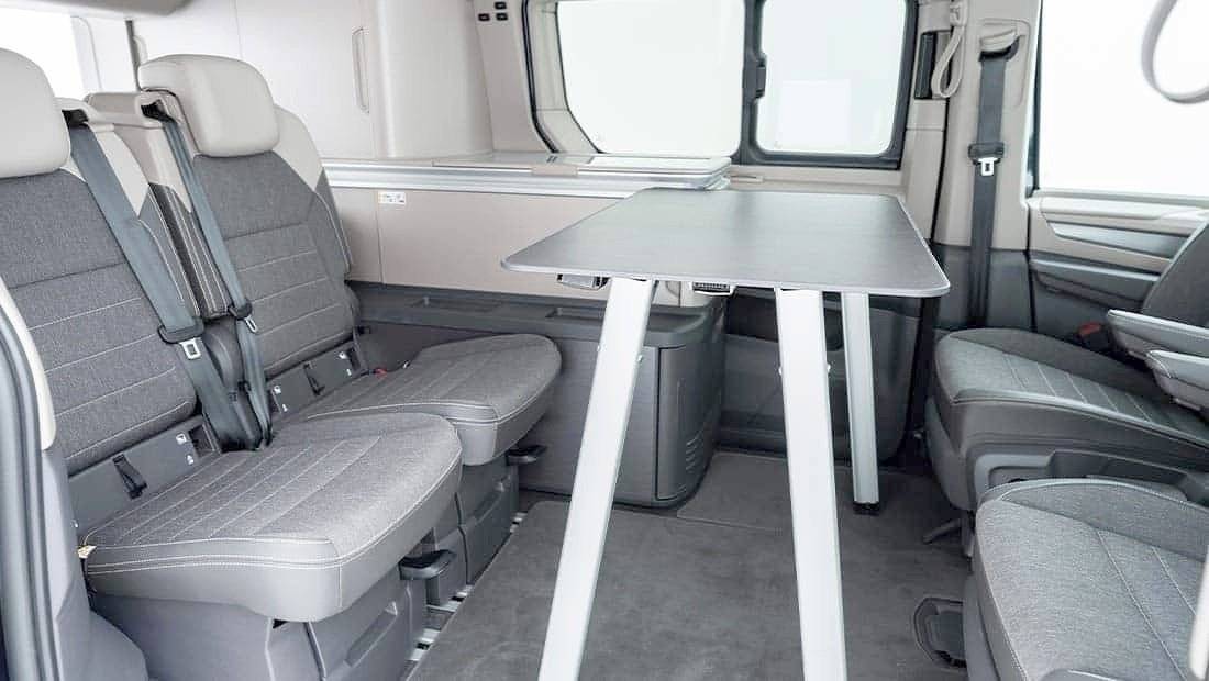 Dining Area Volkswagen - Yescapa