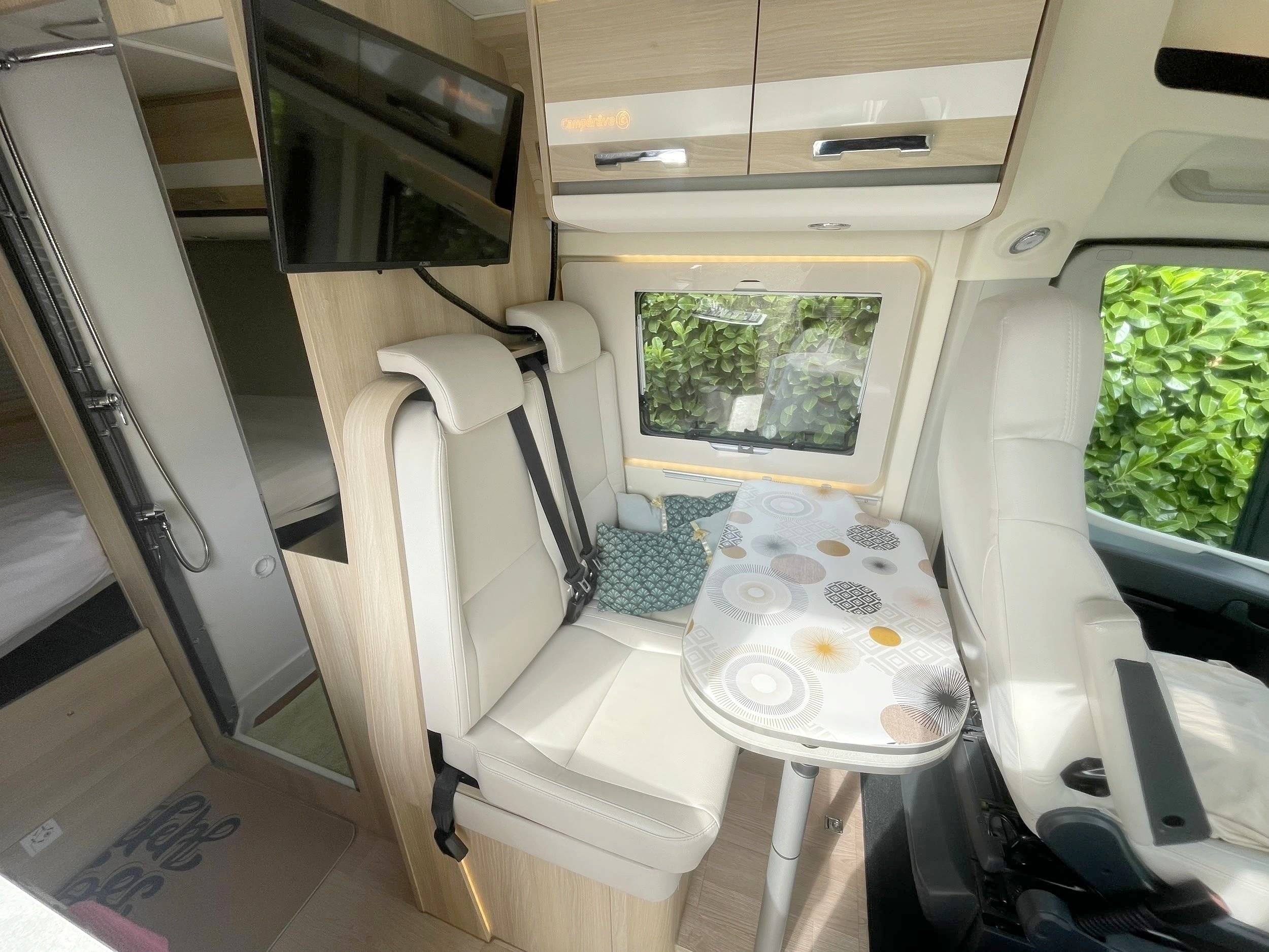 Coin repas Peugeot Boxer 2,2 l 130 ch - Yescapa