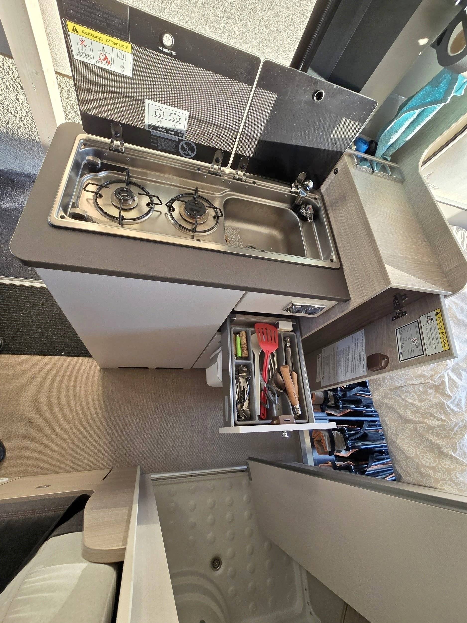 Dinette Citroën 2.2L 140CV - Yescapa