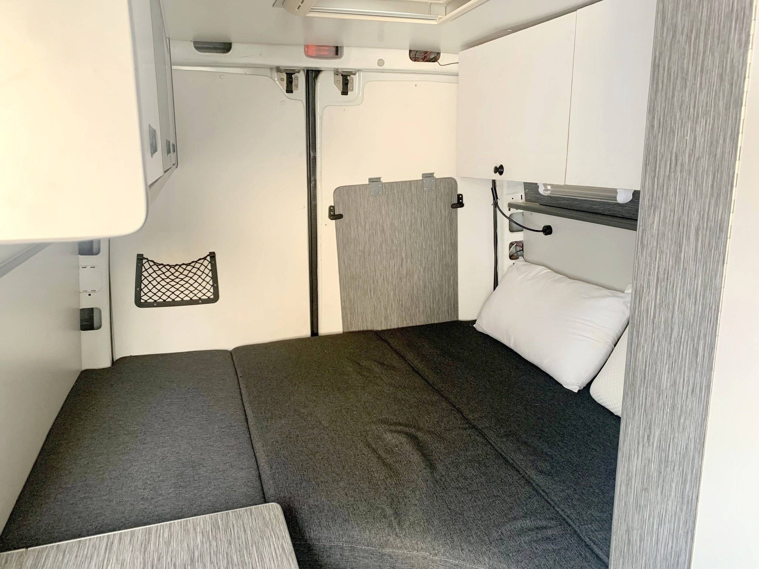 Plazas en cama Mercedes Sprinter 313CDI - Yescapa