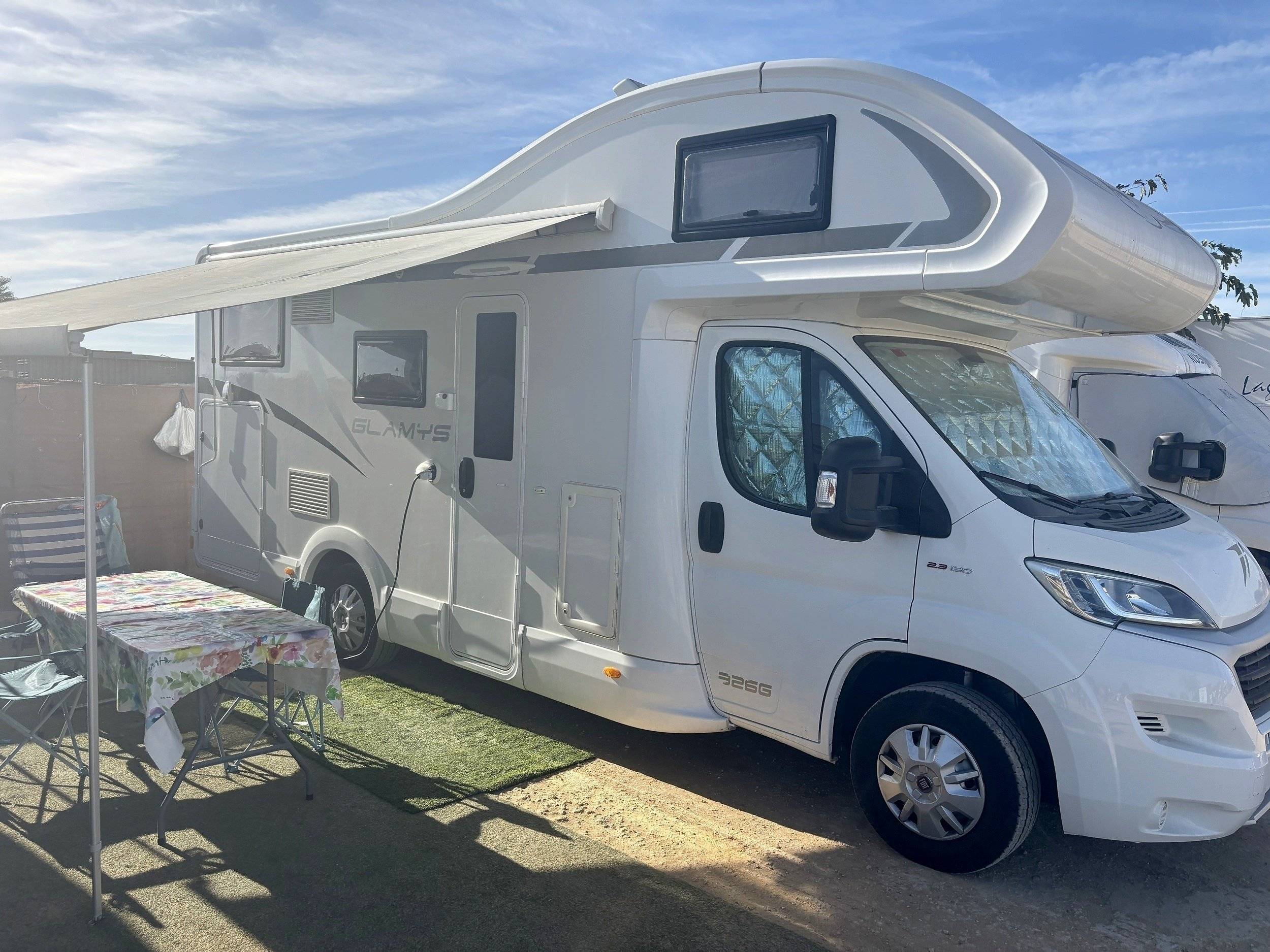 Front view from 3/4 Fiat - Yescapa