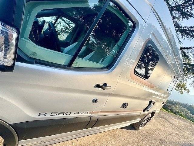 Front view from 3/4 Ford Custom 170 ch - Yescapa