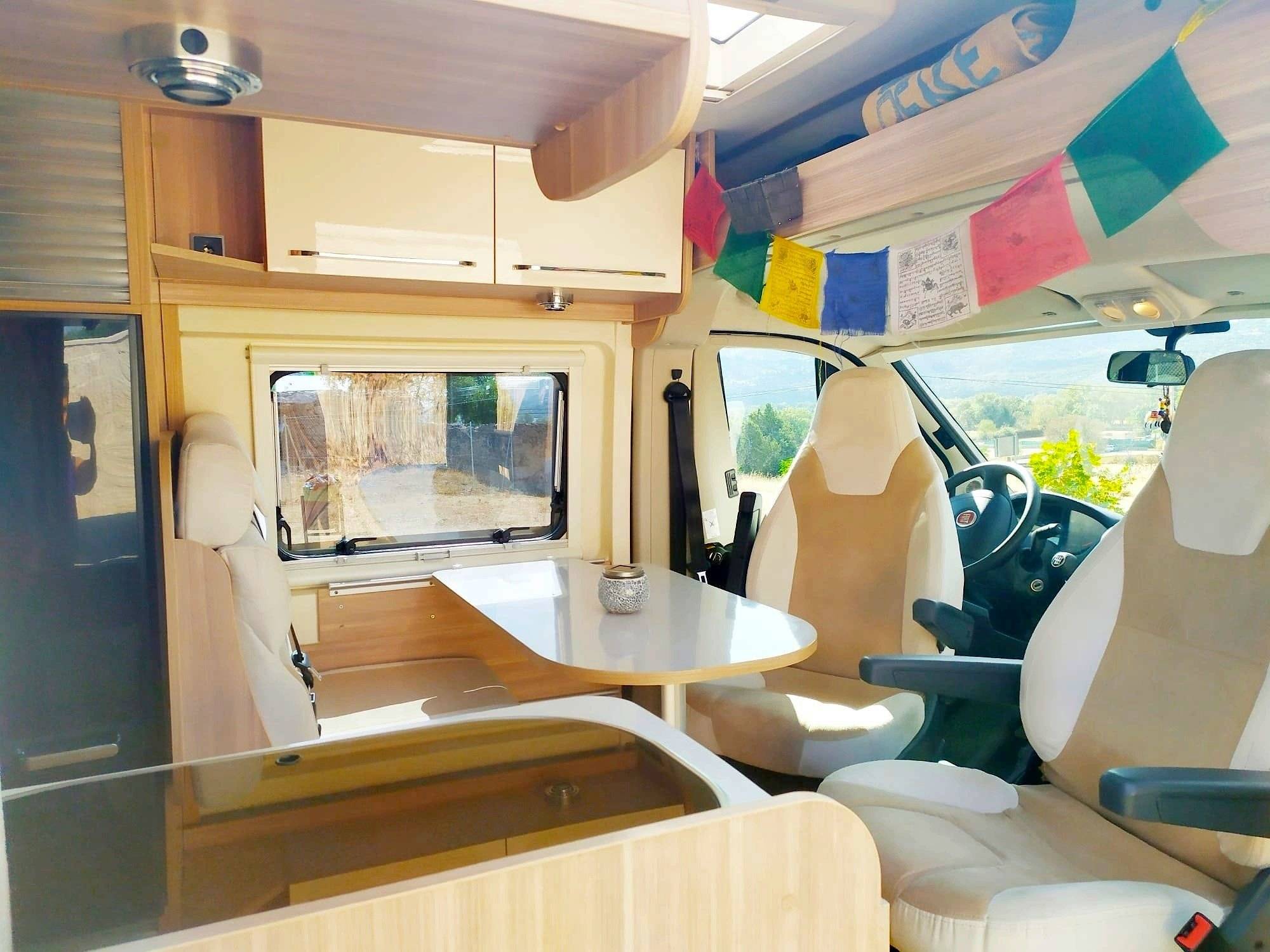 Coin repas Fiat Ducato 2,3 l 150 ch - Yescapa