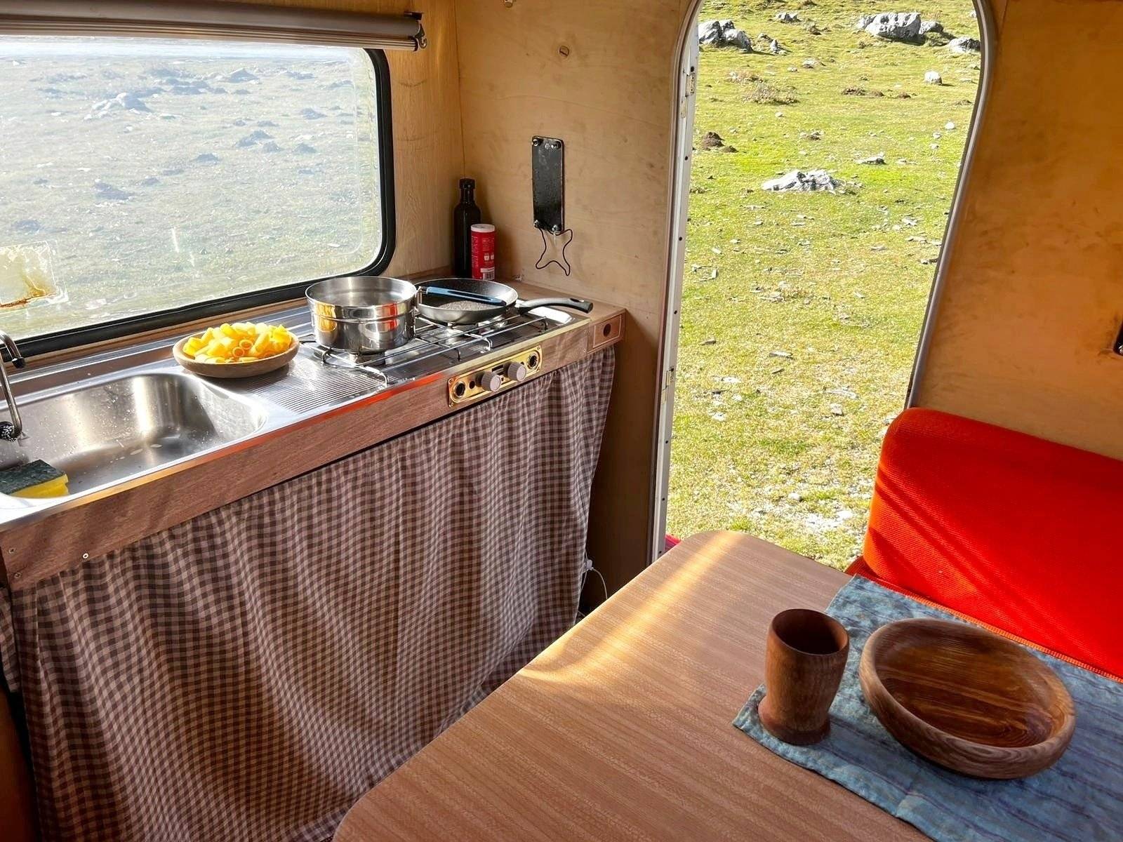 Kitchenette Toyota Toyota Hylux 4X4 - Yescapa