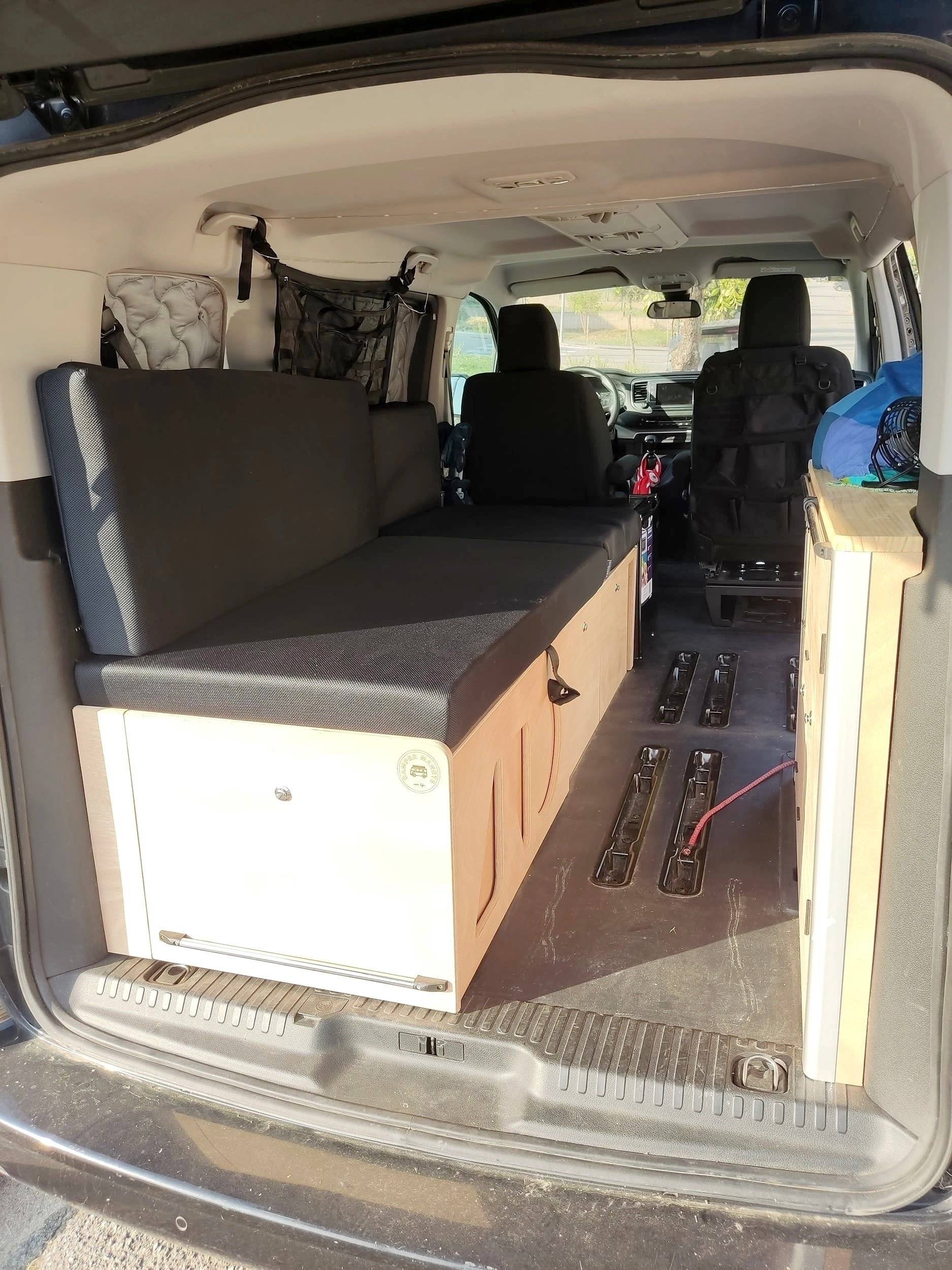 Berth Citroën Spacetourer - Yescapa