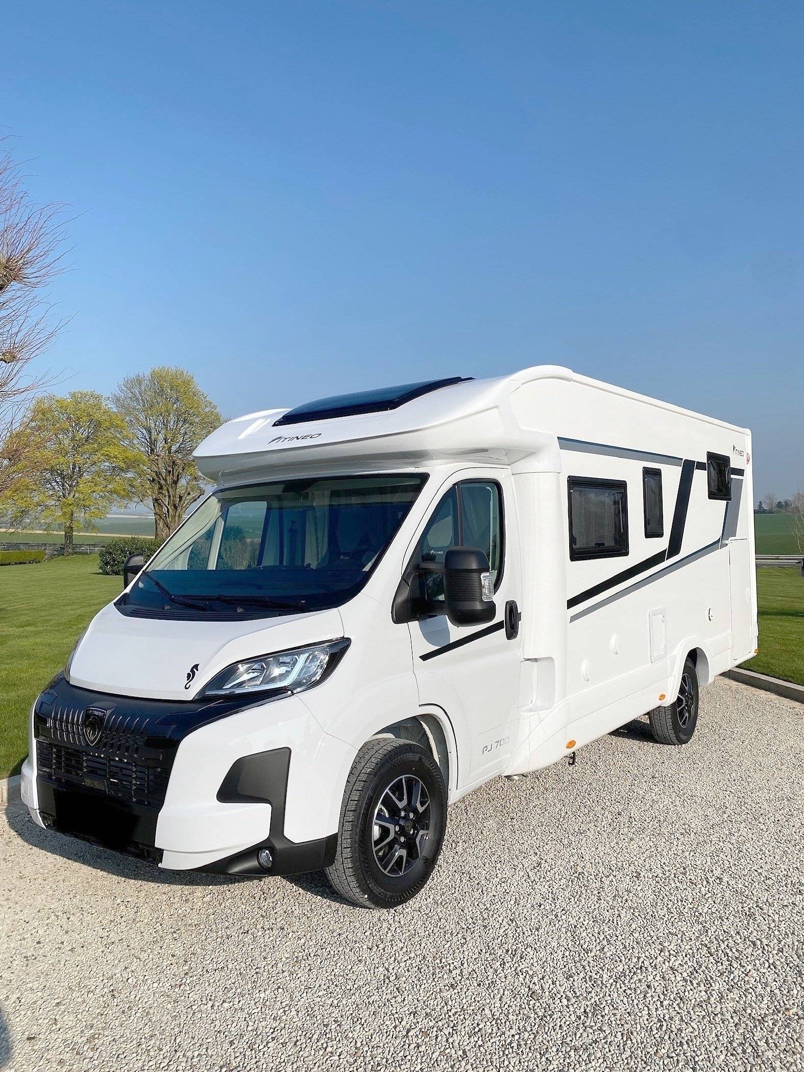 Vista del vehículo ángulo delantero Peugeot Boxer - Yescapa