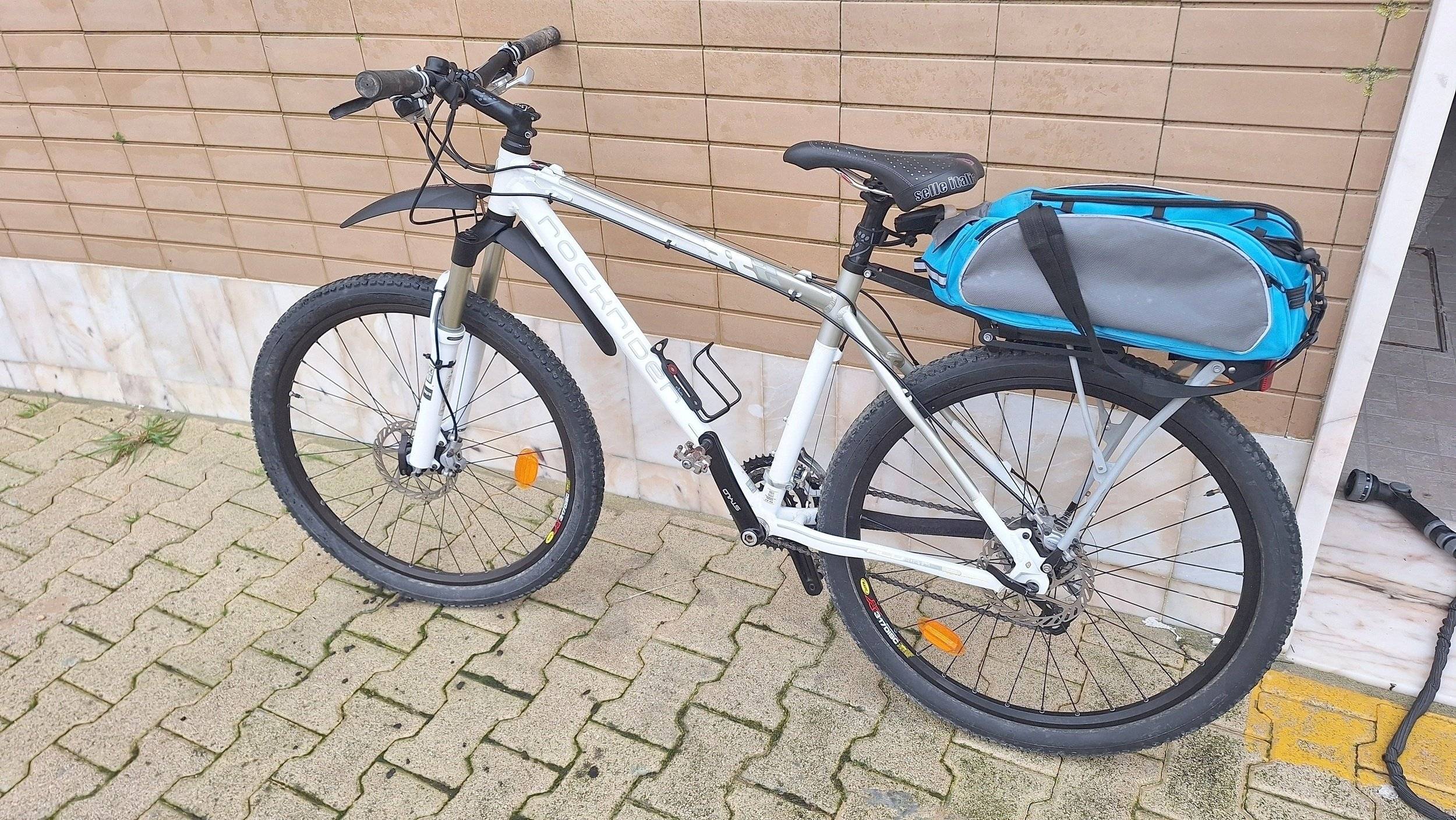 Pilote Aventura A-710