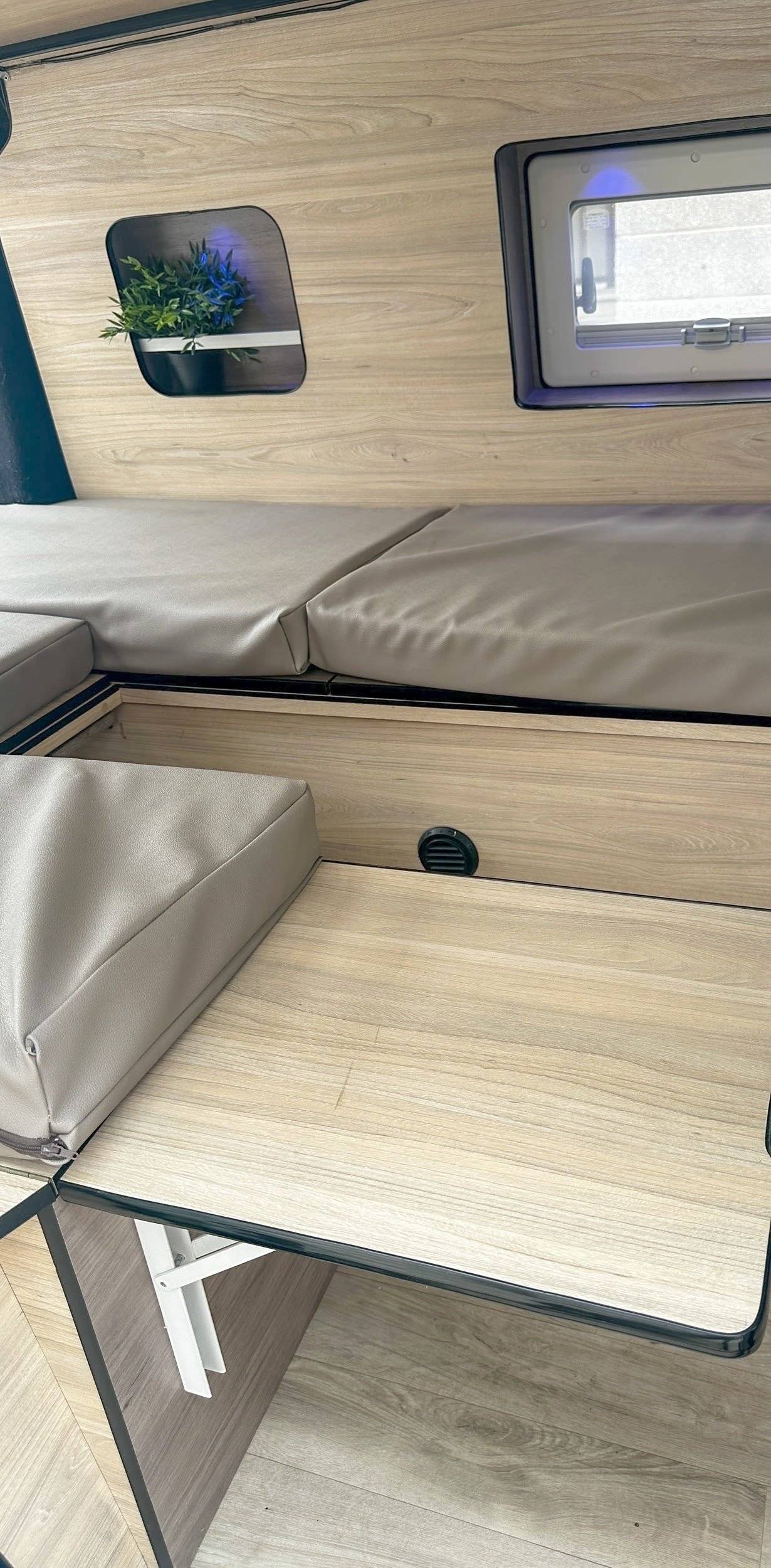 Coin repas Fiat Doblo 1,6 l 105 ch - Yescapa