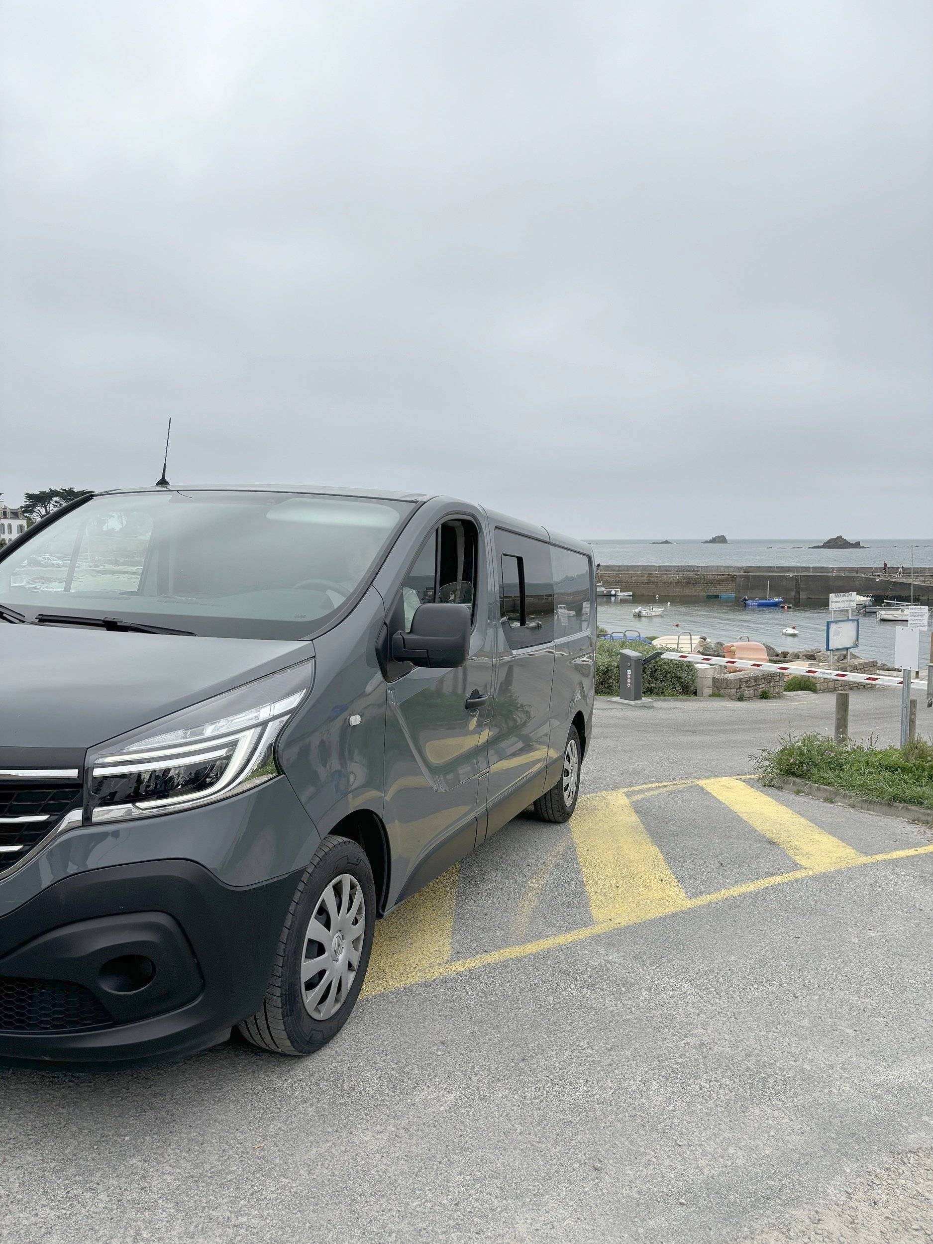 Vue avant de 3/4 Renault - Yescapa