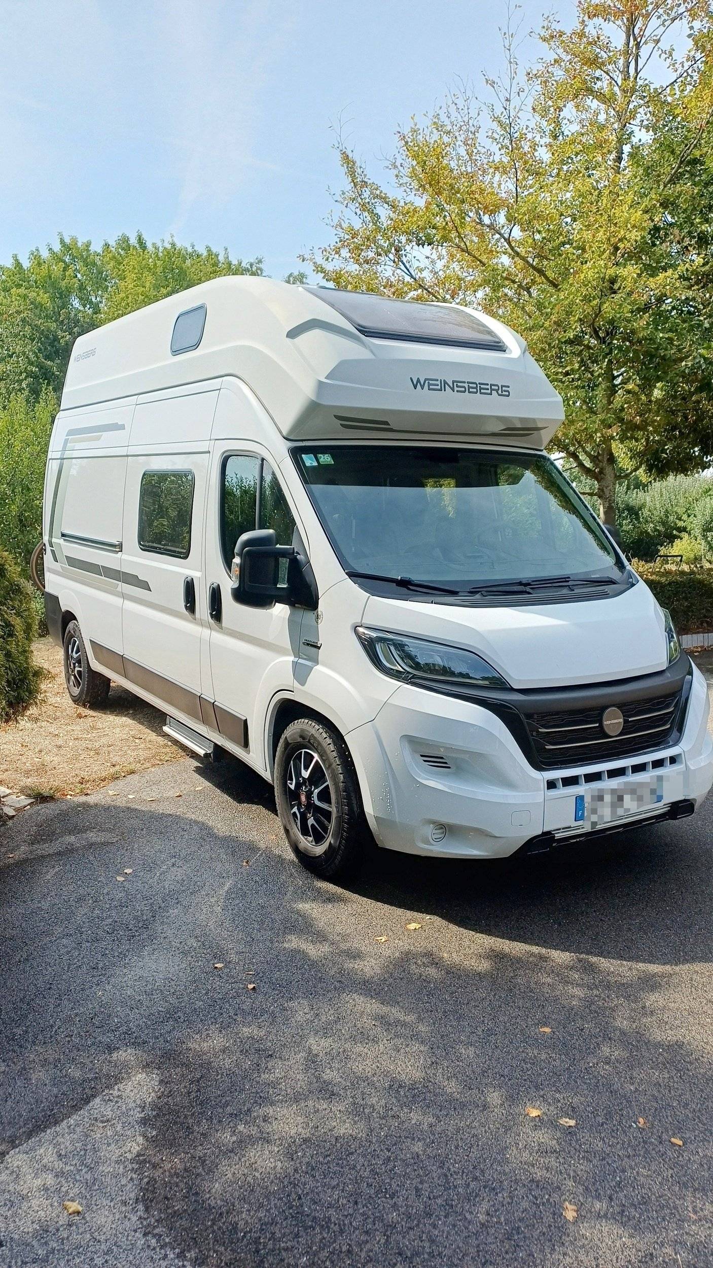 Vista de 3/4 Fiat Ducato 2,2 140cv - Yescapa