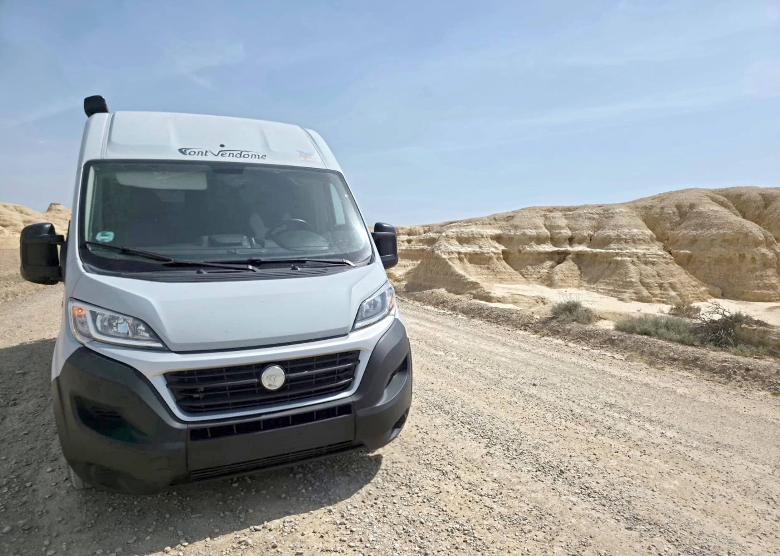 Vista del vehículo ángulo delantero Fiat ducato 140CV 2.3L - Yescapa