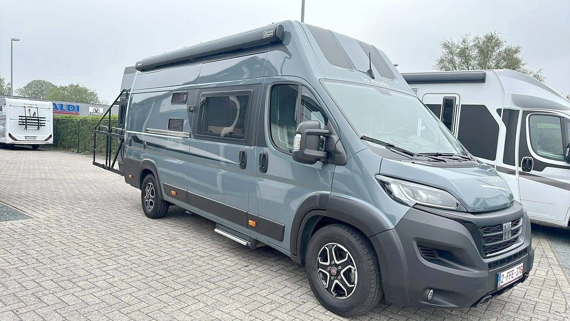 La Strada Avanti F