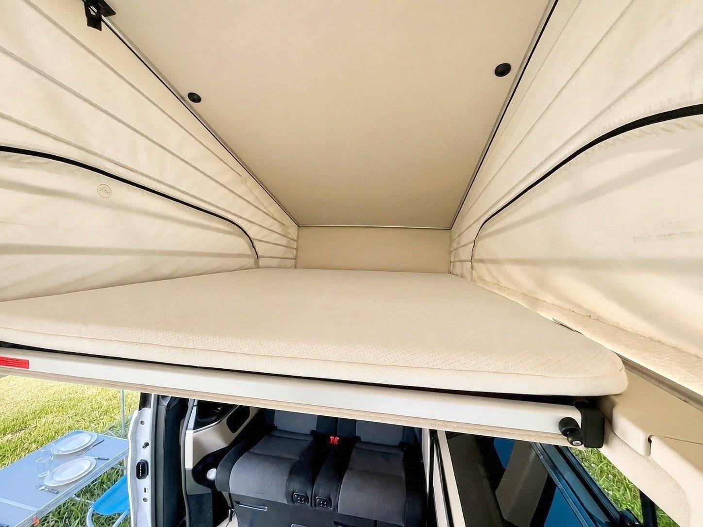 Couchages Mercedes 2,15 l 136 ch - Yescapa