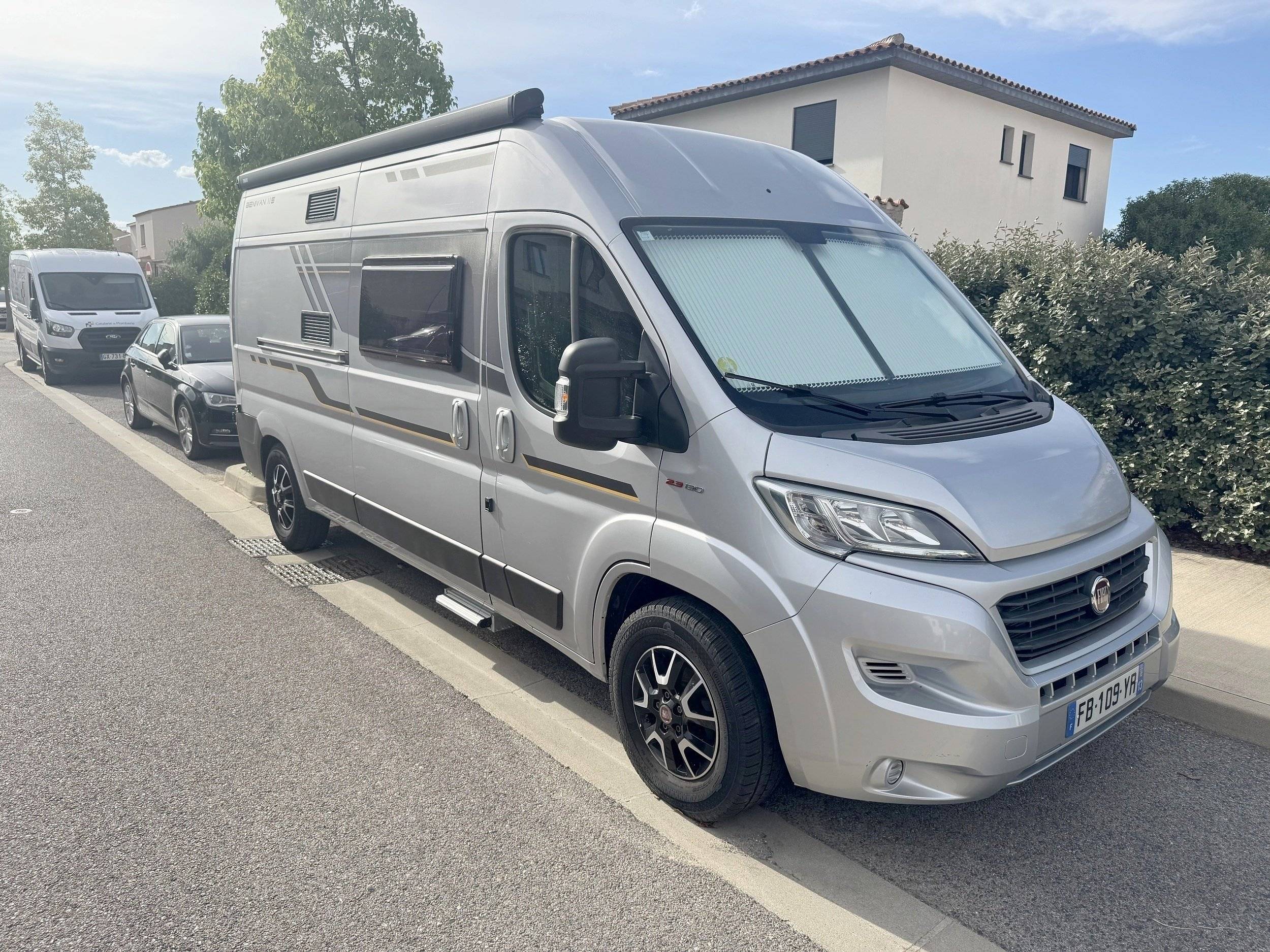 schräge Vorderansicht Fiat Ducato 2,3 130 ch - Yescapa