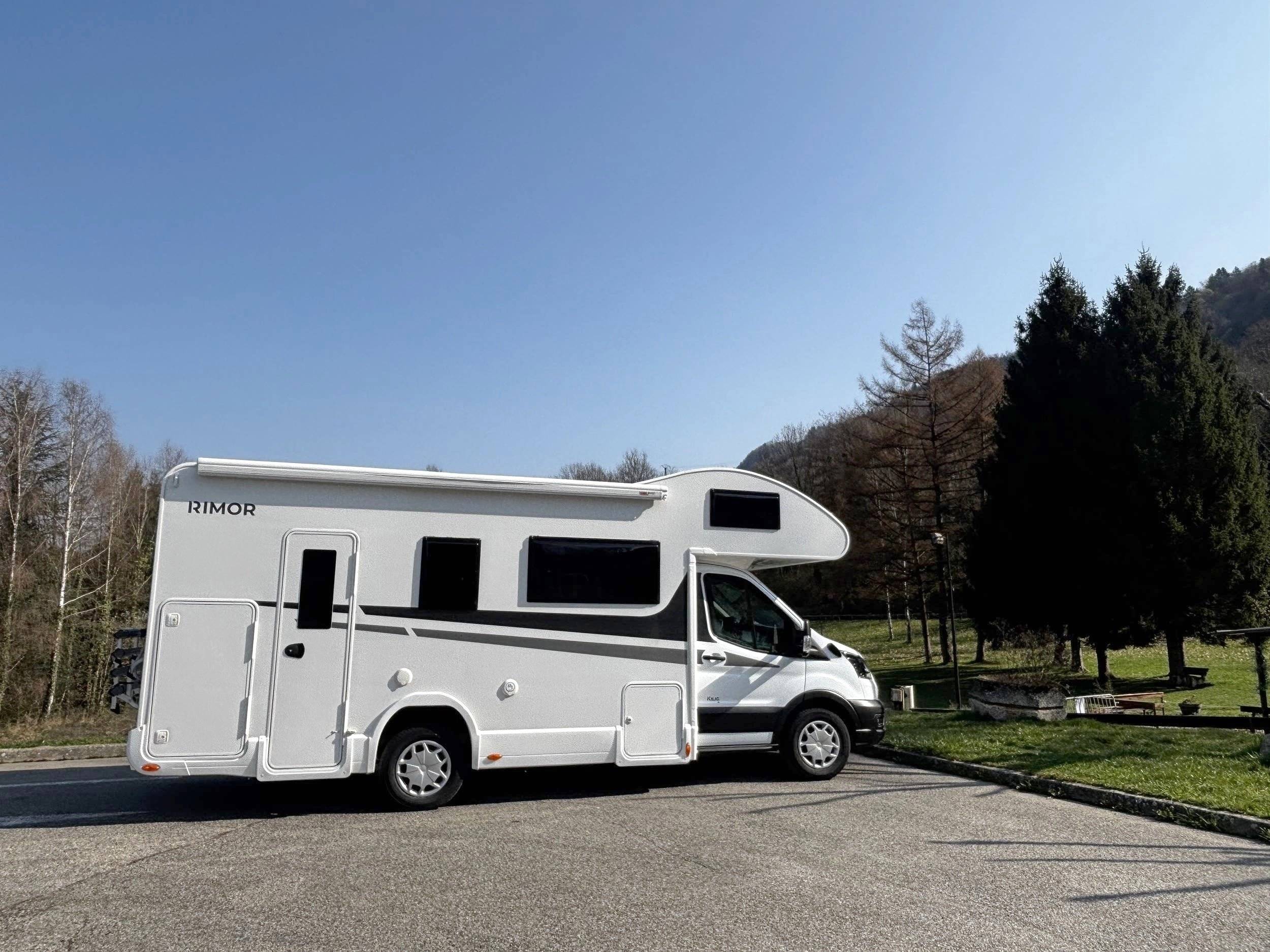 Vista de 3/4 Ford - Yescapa