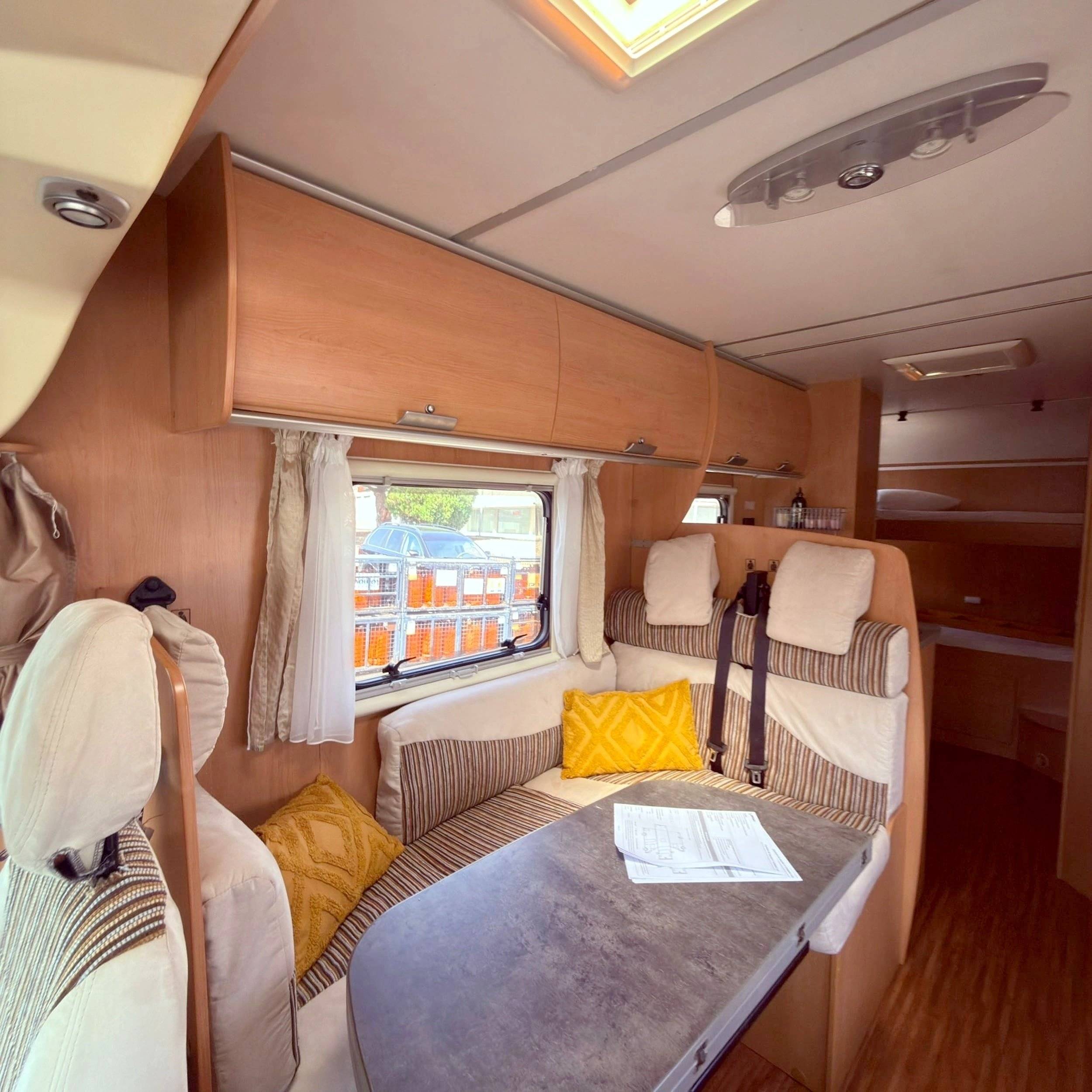 Dinette Fiat Ducato 2,3 l Multijet 130 ch. - Yescapa
