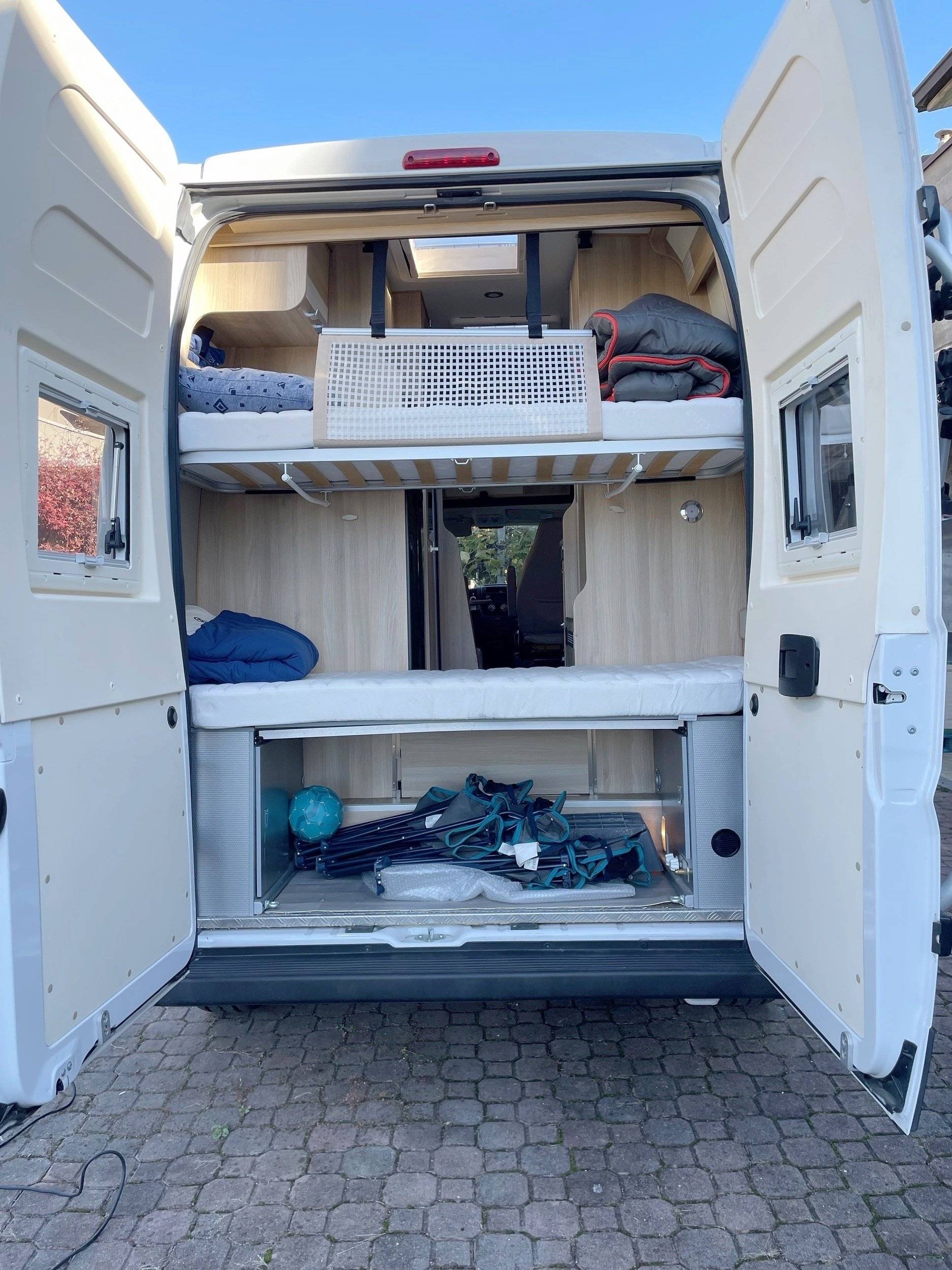 Dreamer Dreamer Family Van