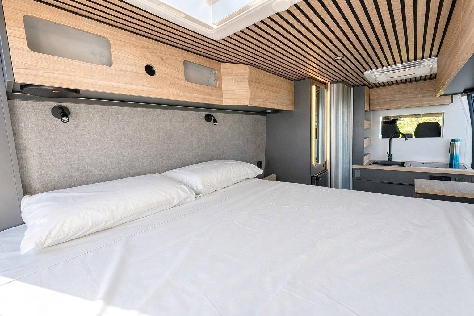 Área de jantar Fiat Ducato 140 cv - Yescapa