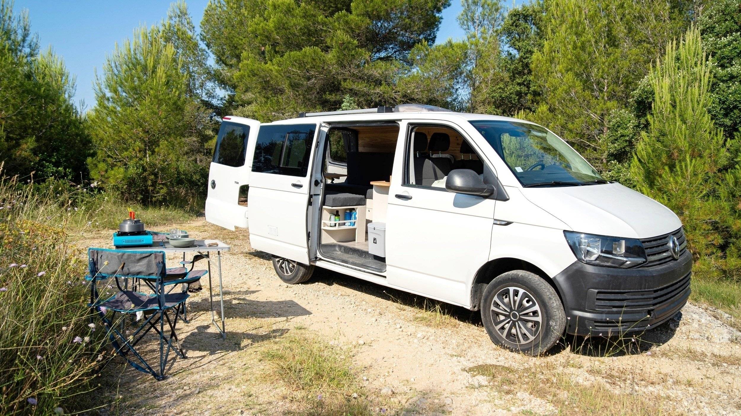 Vista de 3/4 Volkswagen T6 2 l 102 ch - Yescapa